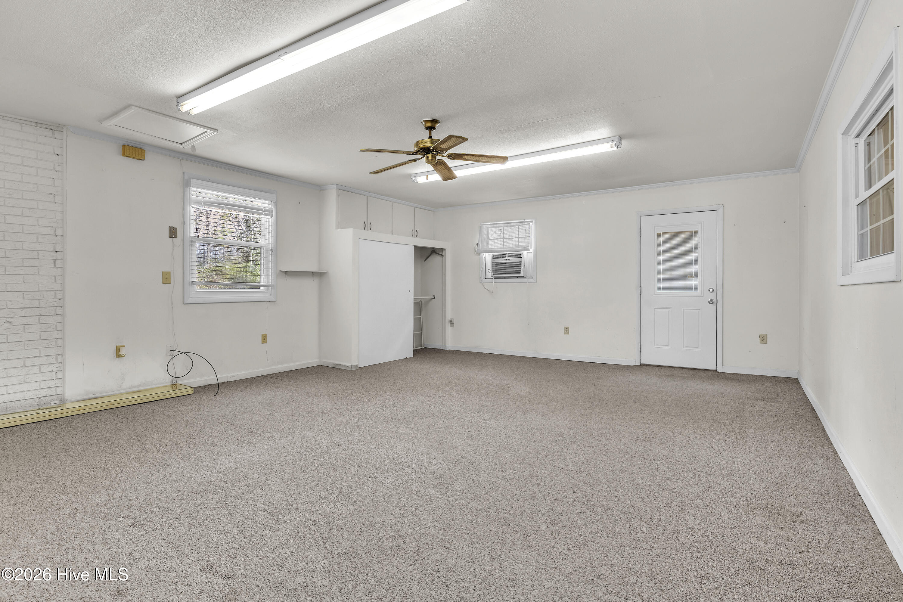 100555841 | Photo 14