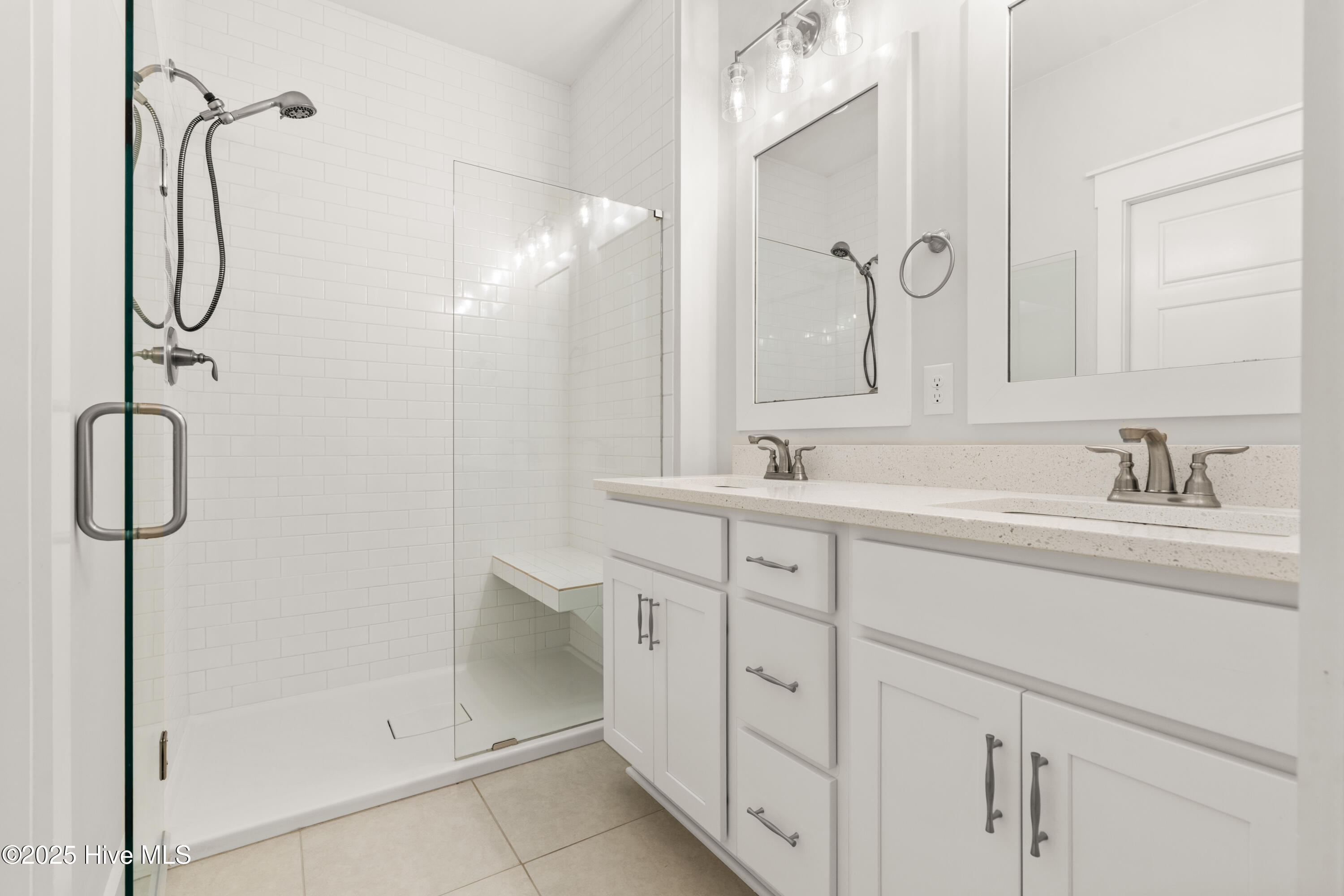 100526645 | Photo 24