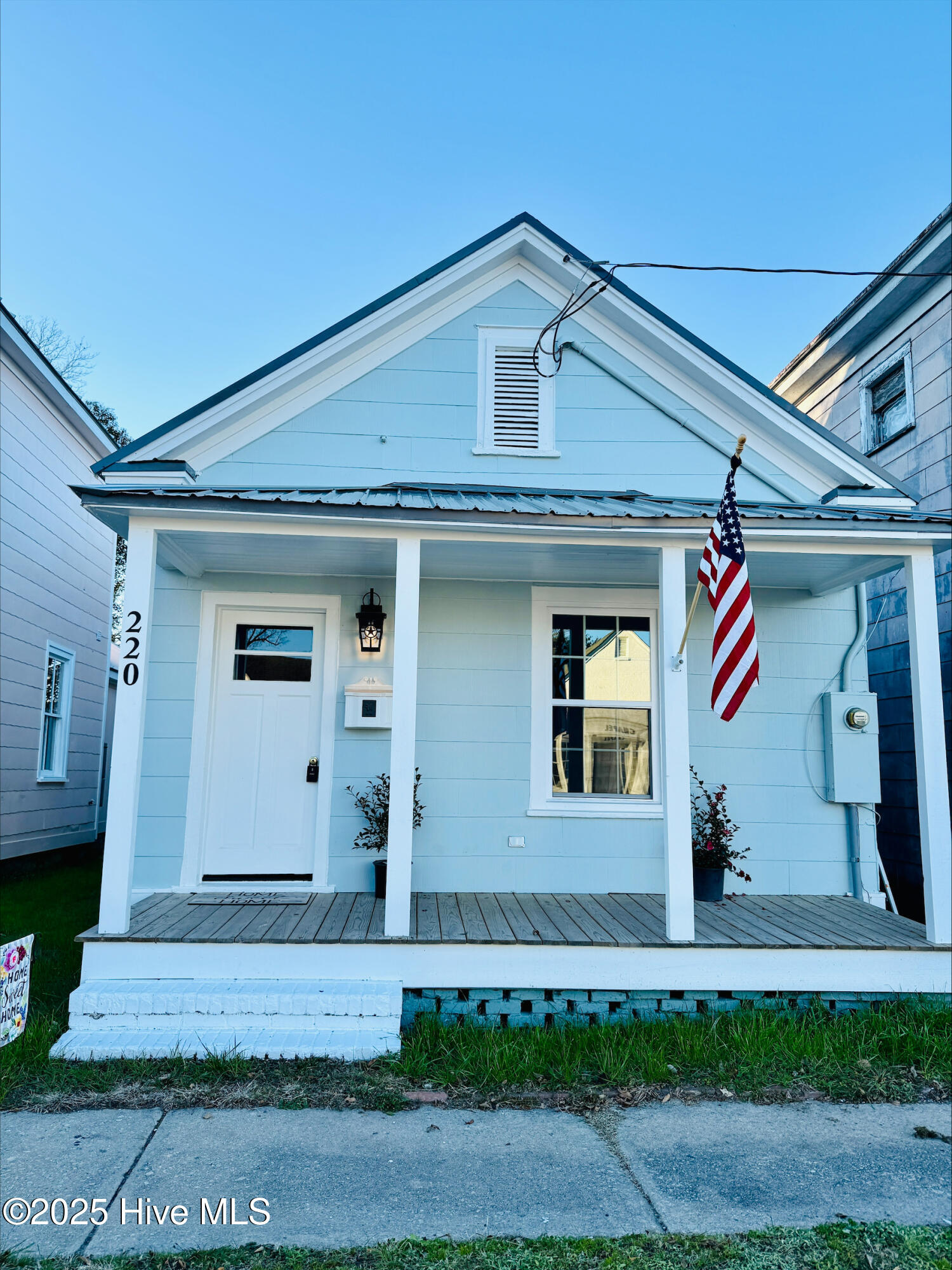 001 Main View 220 N Bonner St