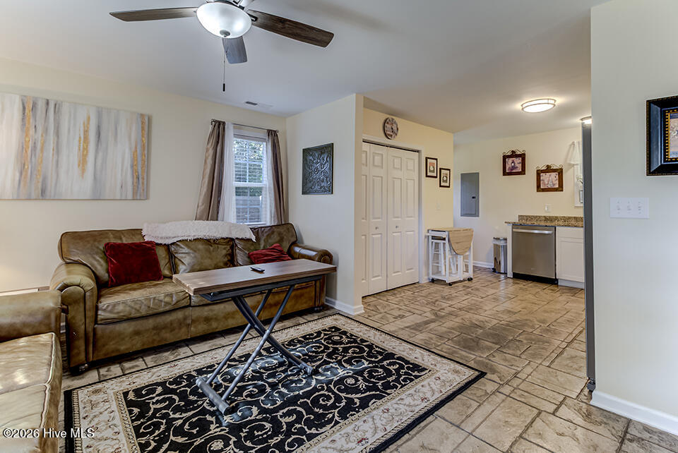 100550218 | Photo 28