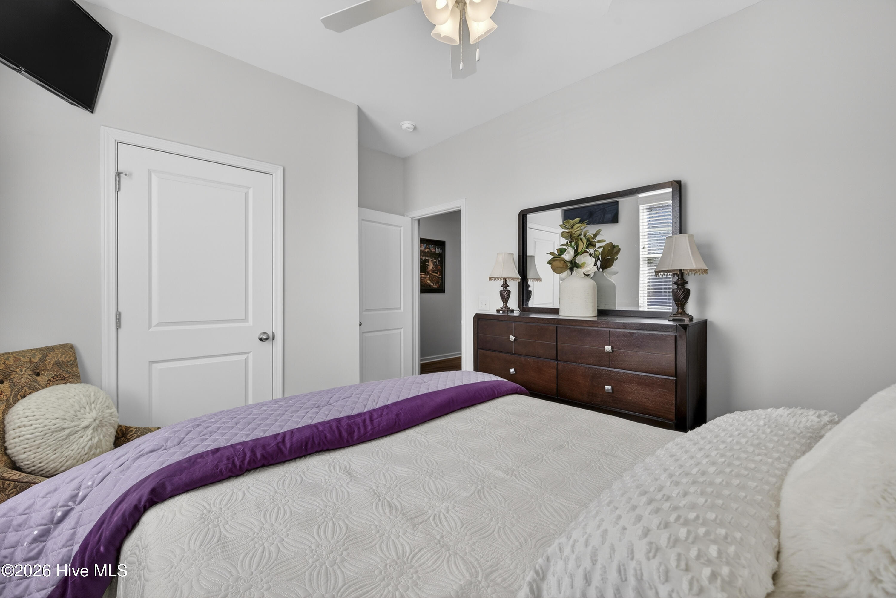 100560970 | Photo 19