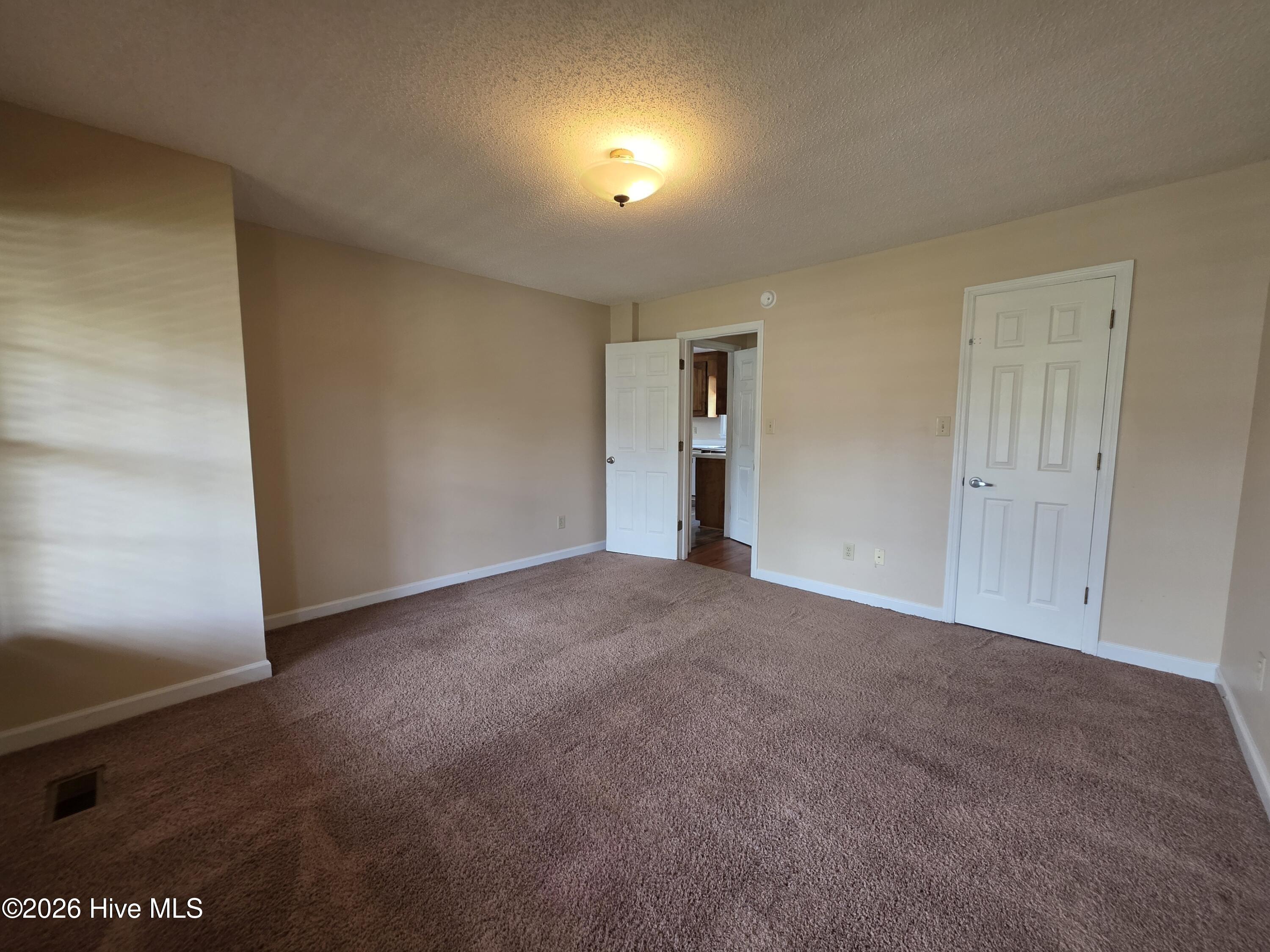 100570151 | Photo 11