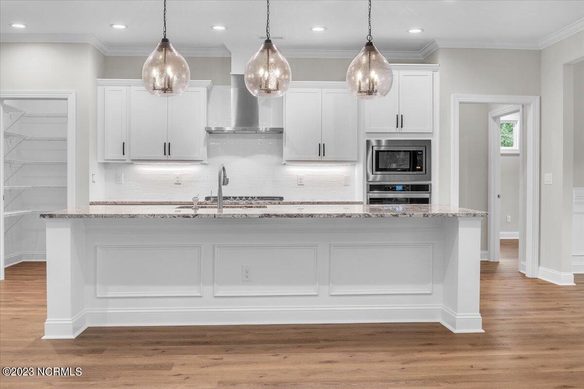 100524155 | Photo 44