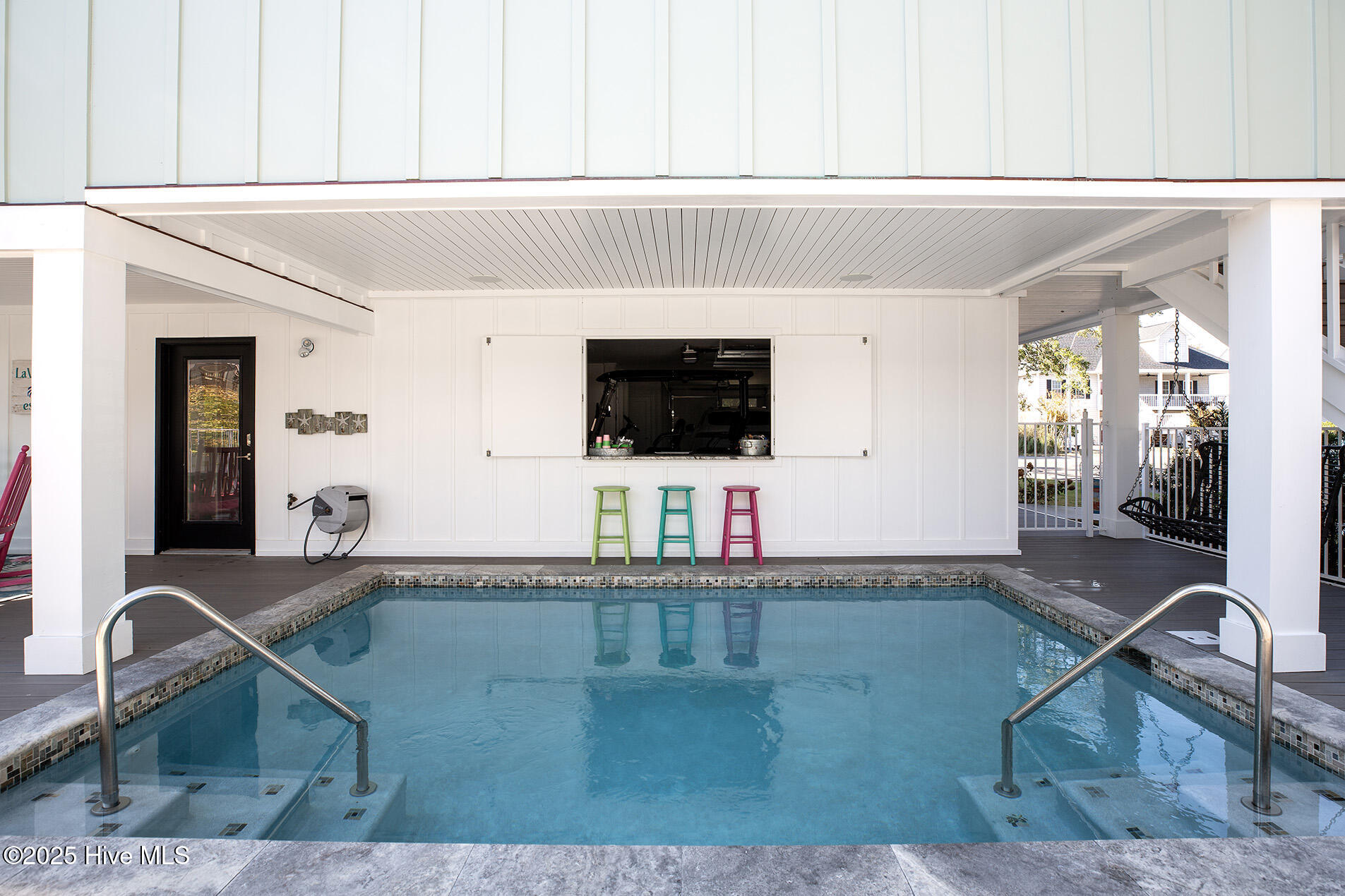 100540813 | Photo 56