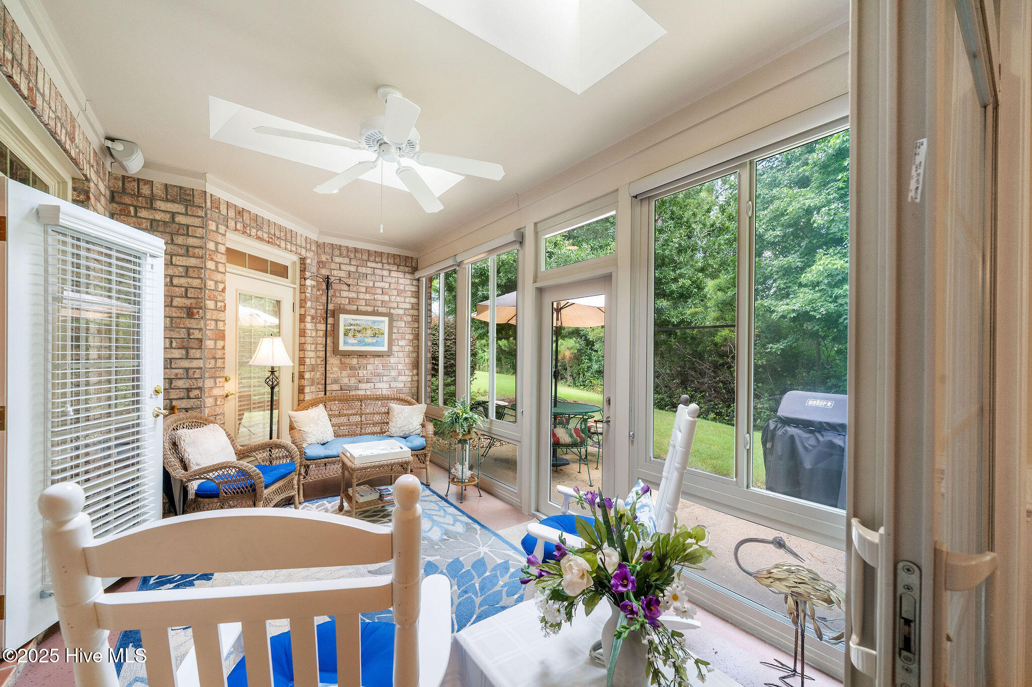 100520063 | Photo 36