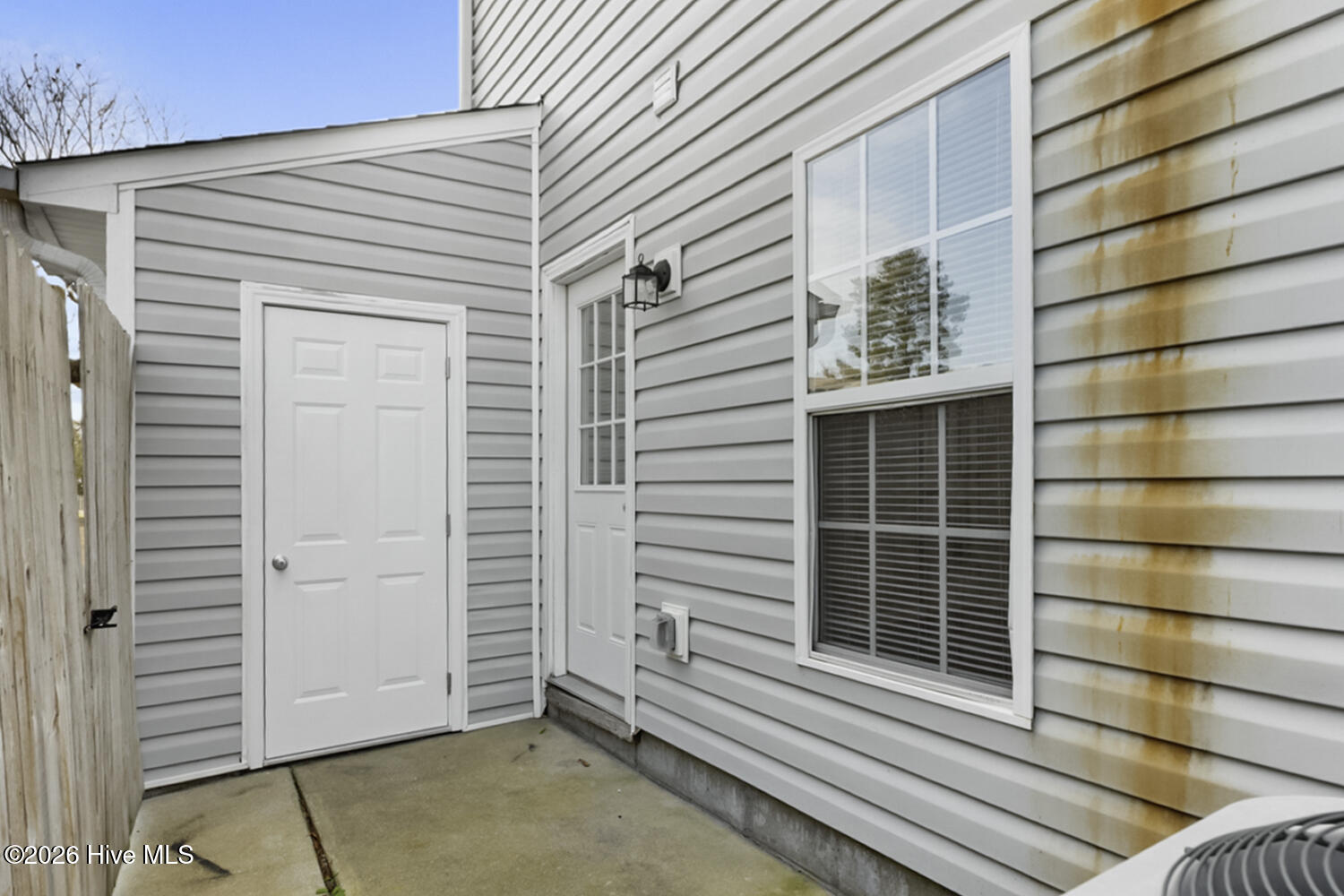 100551118 | Photo 16