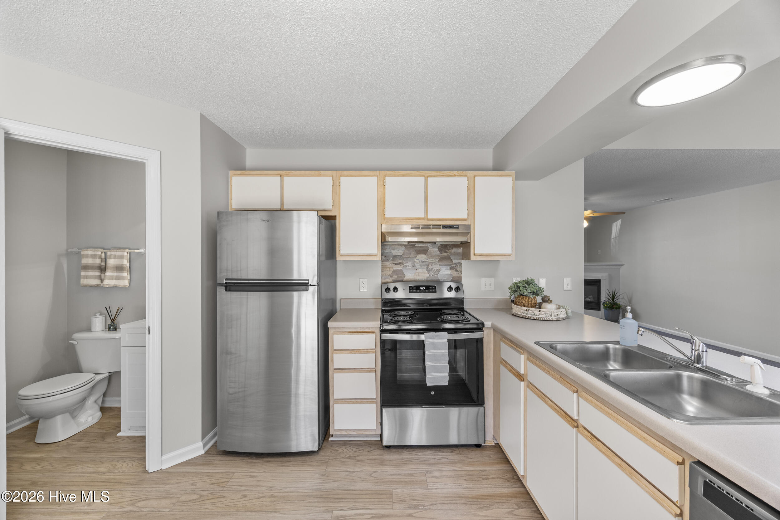 100561186 | Photo 16