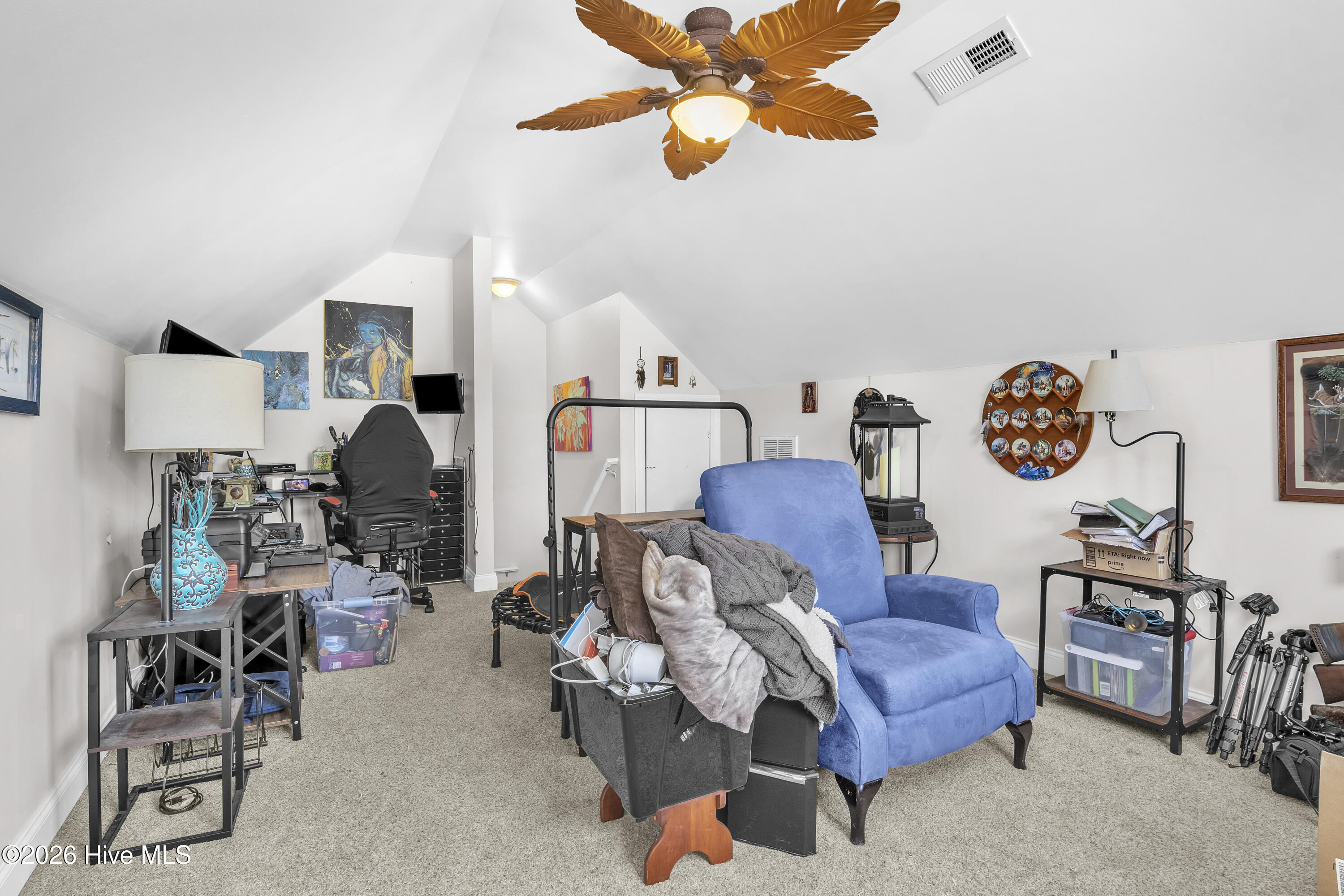 100562137 | Photo 32