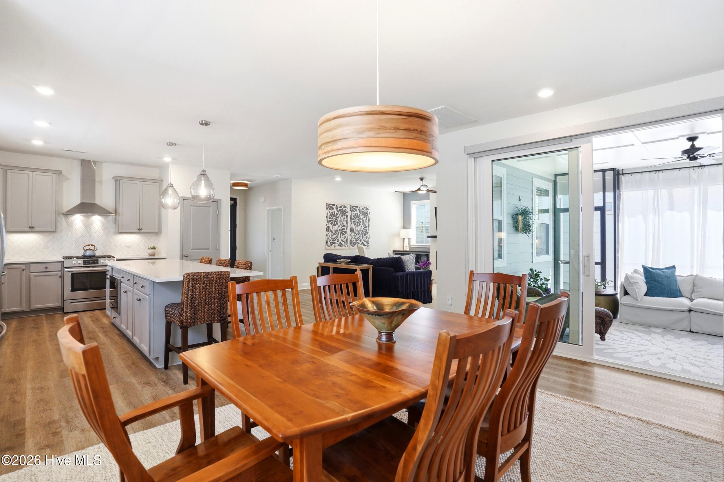 100569050 | Photo 34