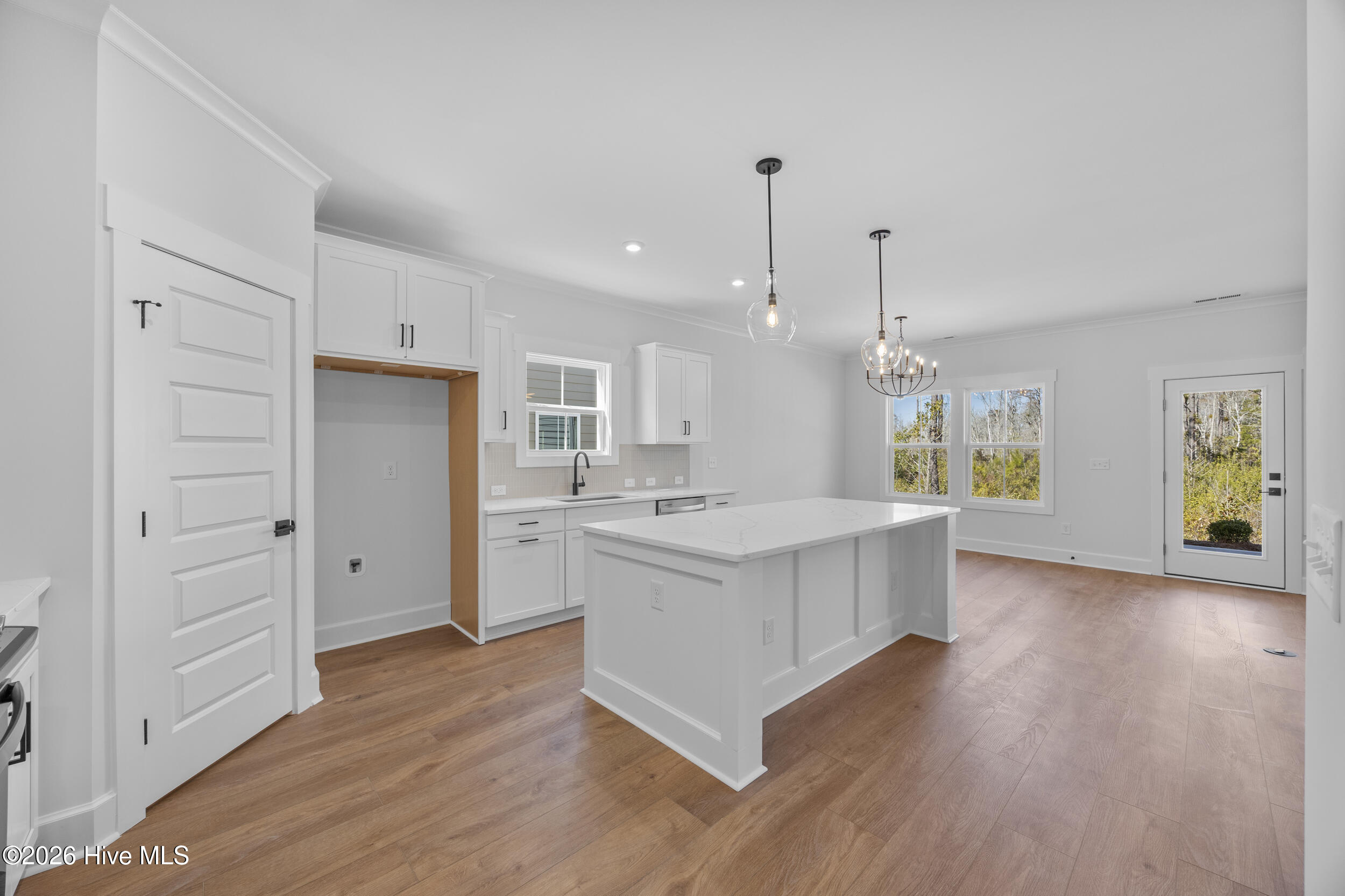 100560726 | Photo 21