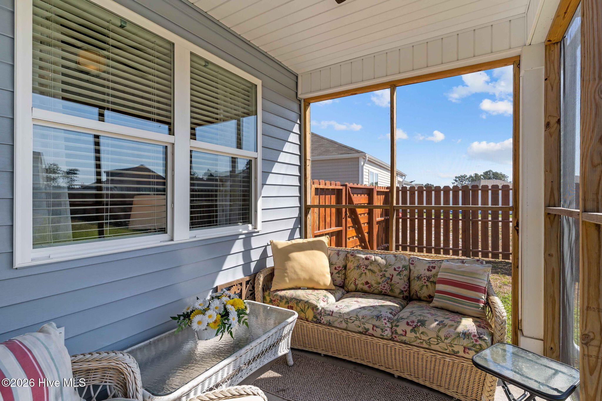 100569205 | Photo 37