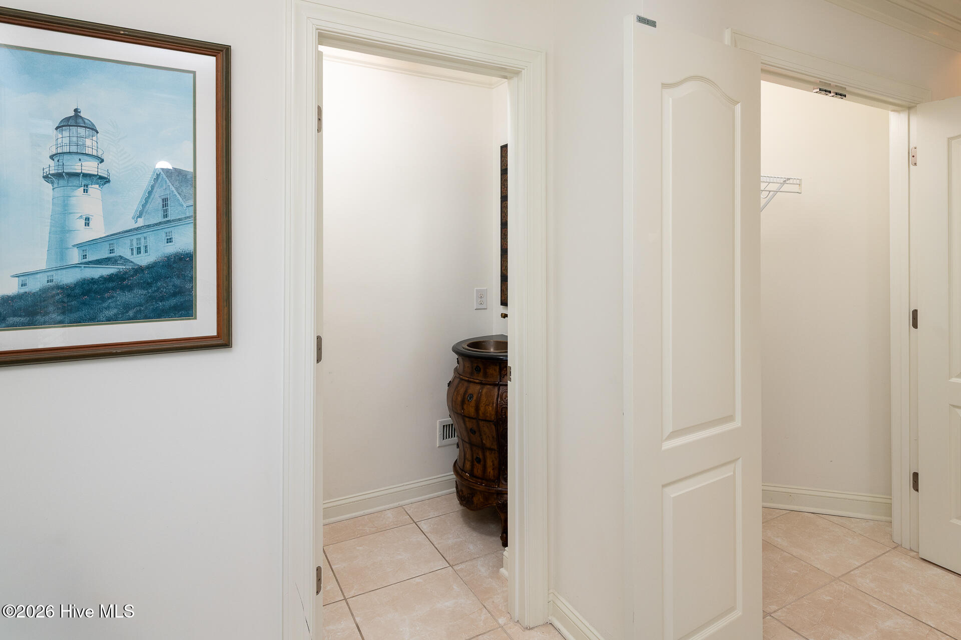 100562037 | Photo 16