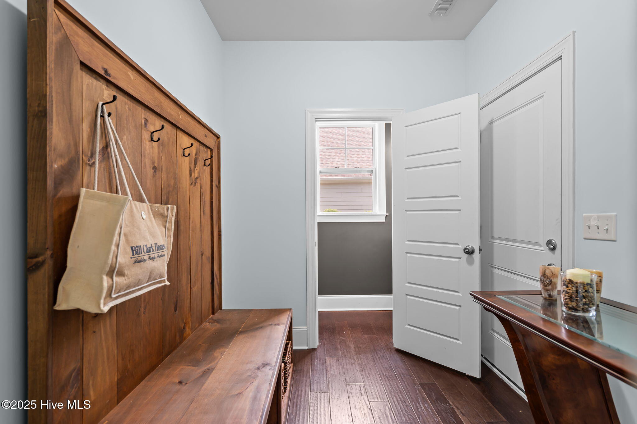 100525866 | Photo 34