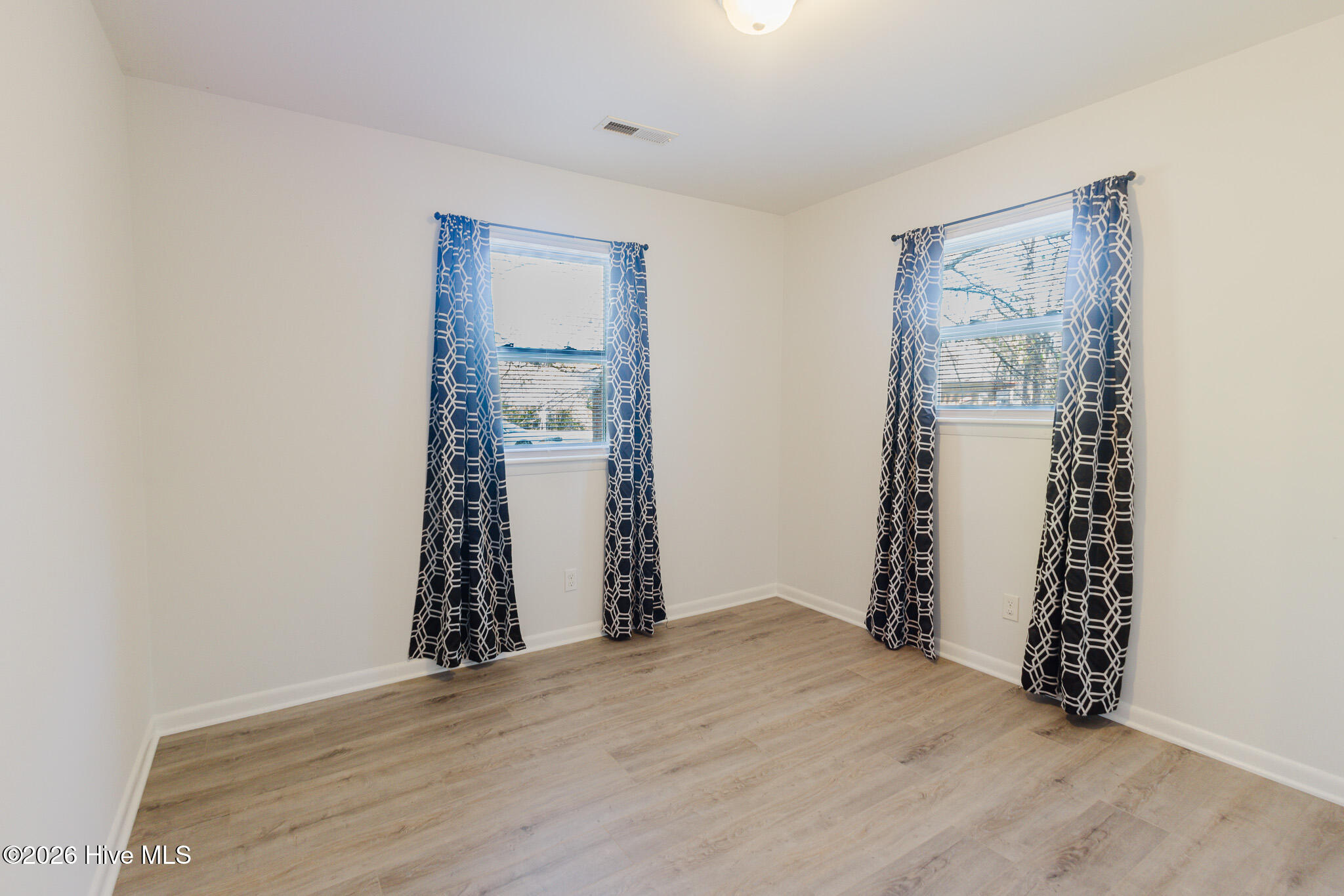 100550939 | Photo 20