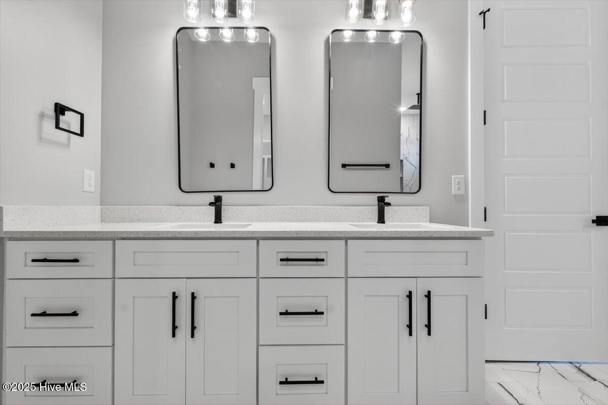 100541548 | Photo 33