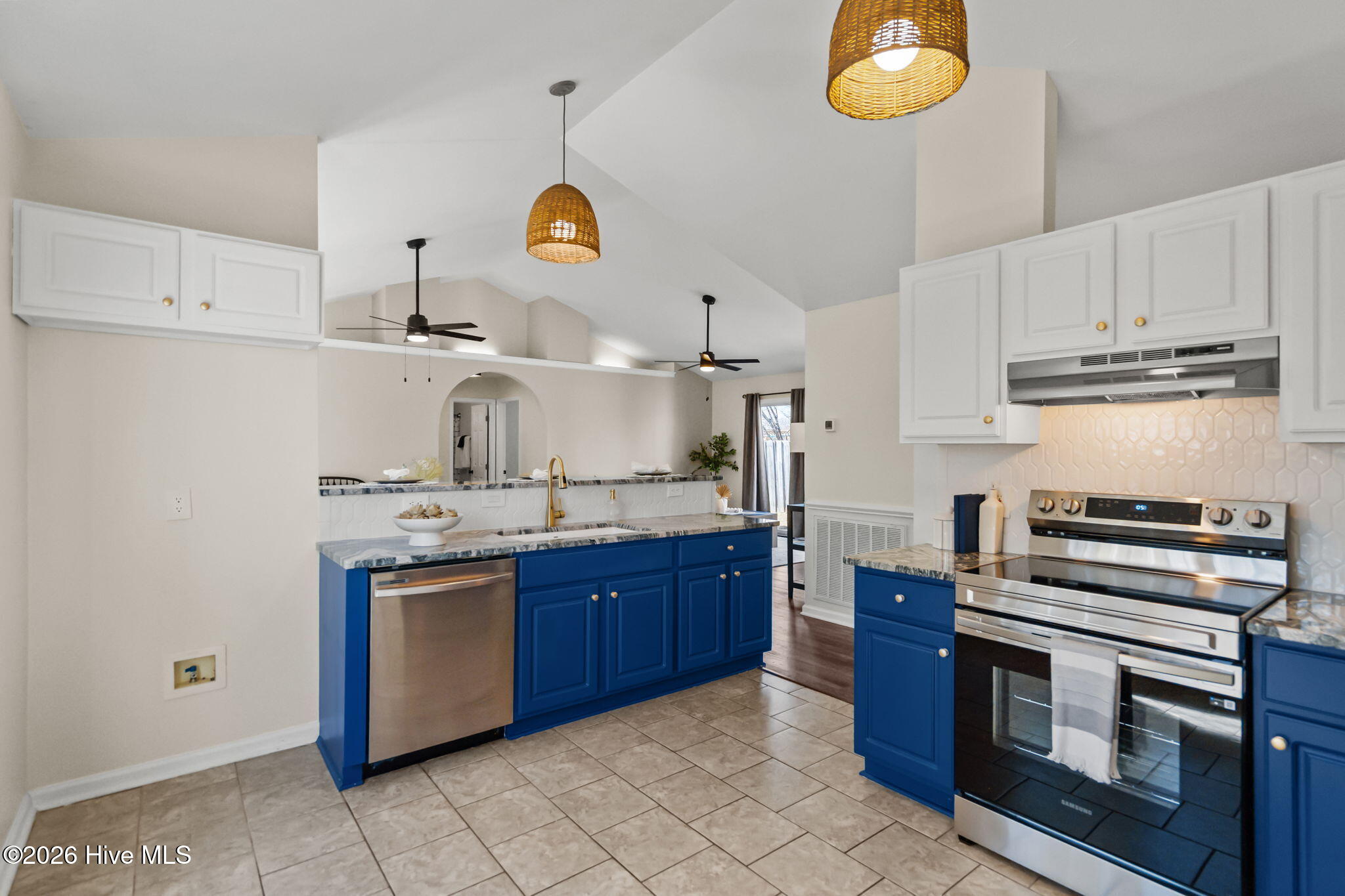 100556215 | Photo 17