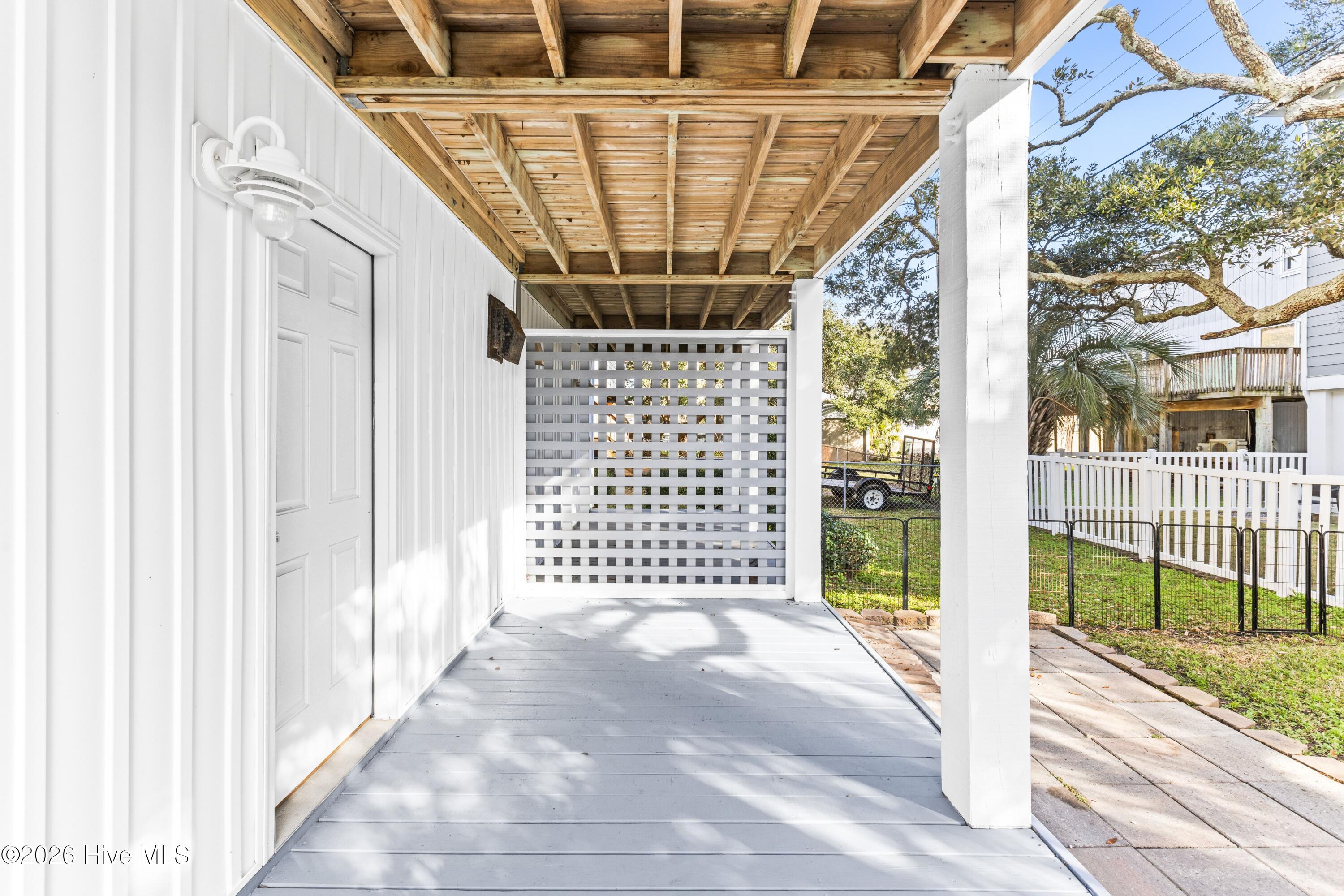 100550926 | Photo 31