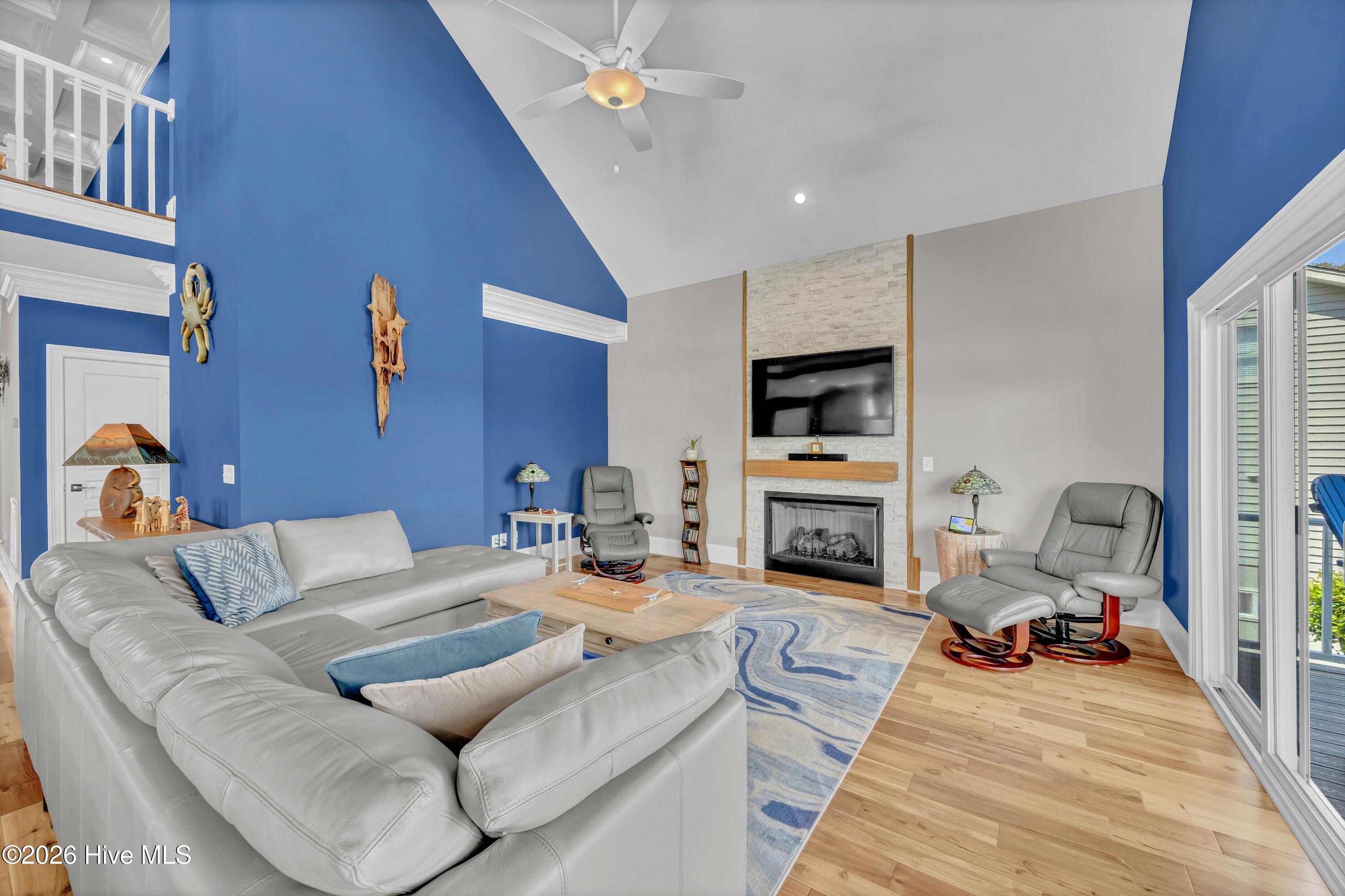 100569369 | Photo 22