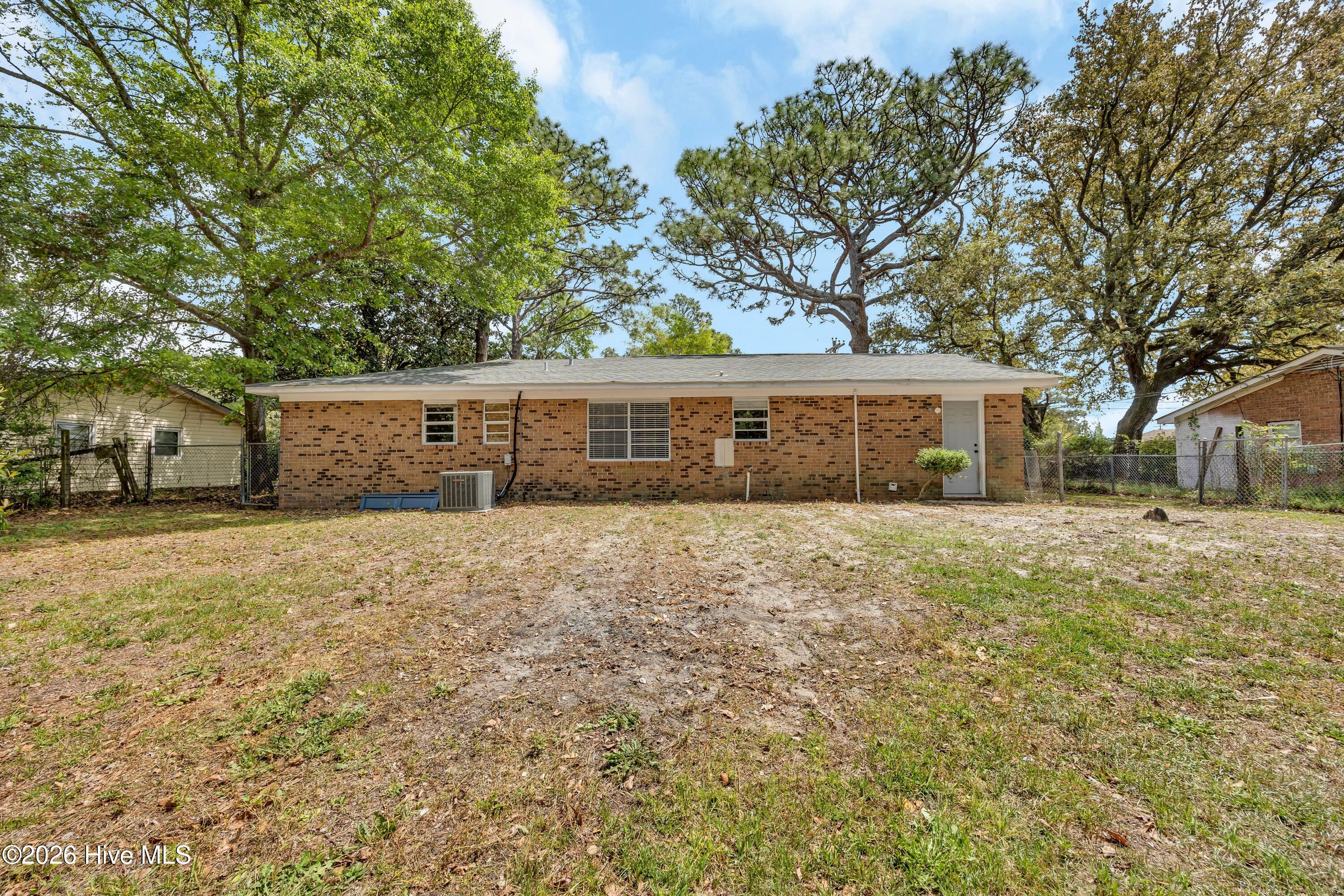 100566931 | Photo 23