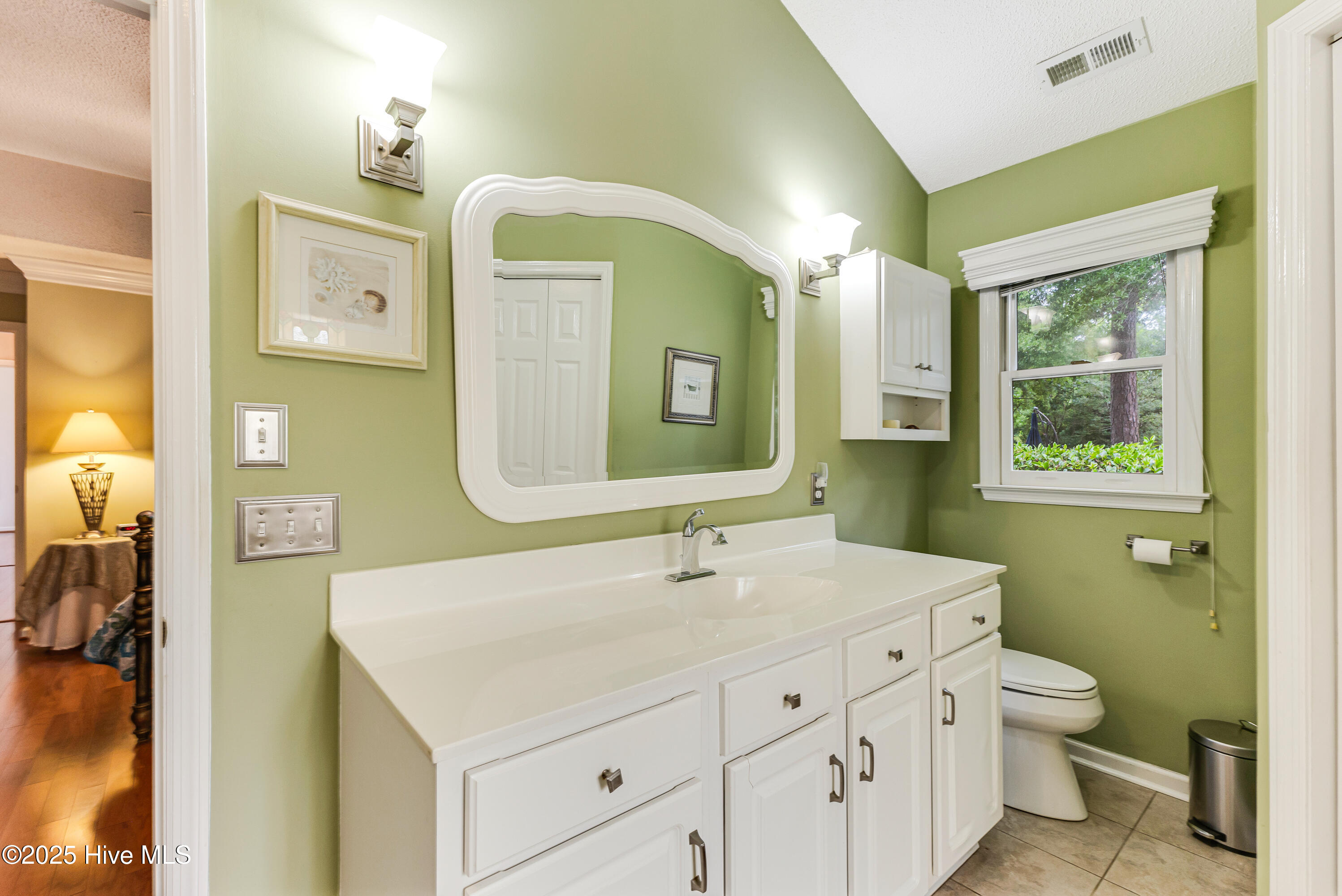 100508279 | Photo 29