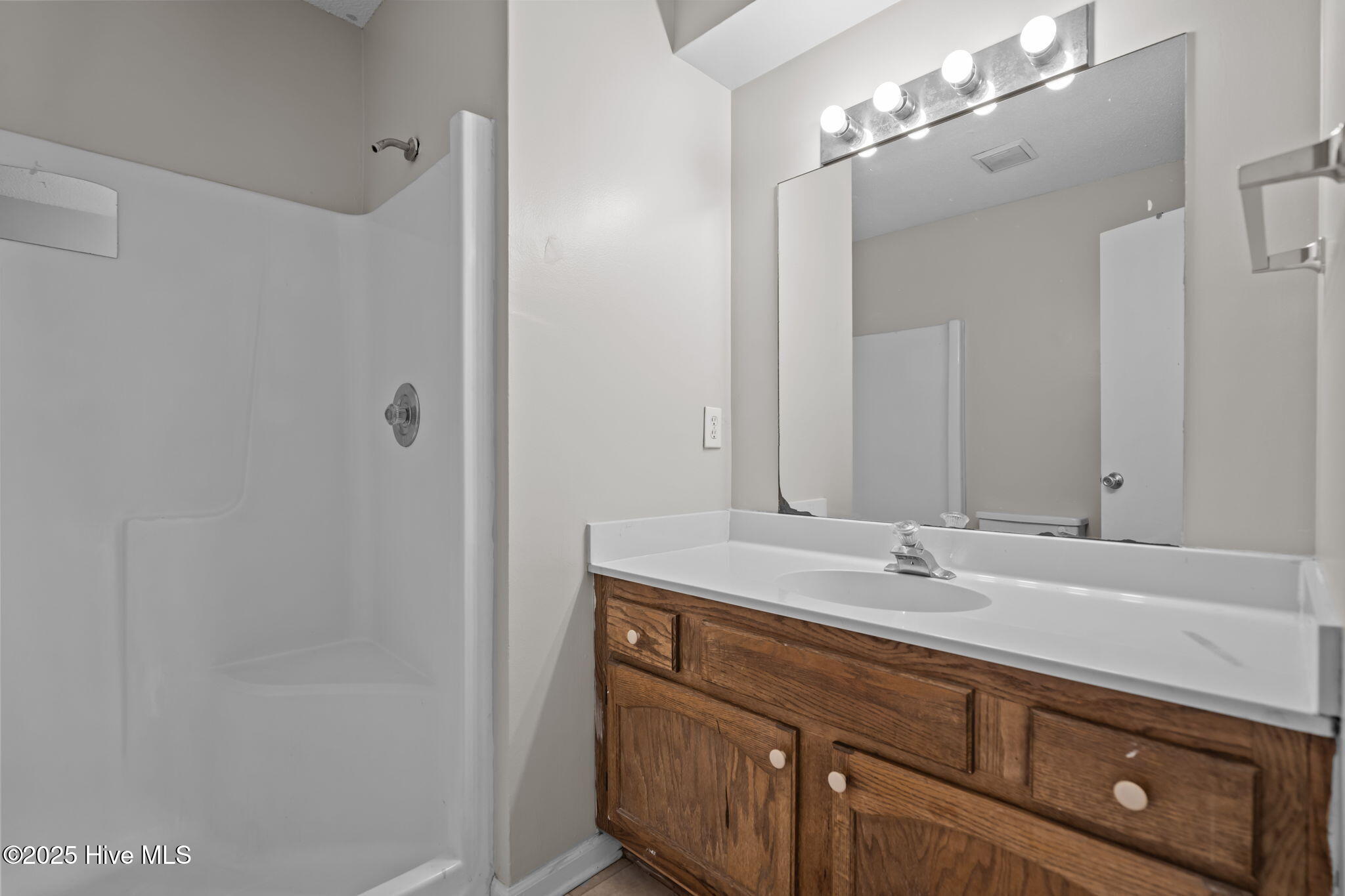 100529850 | Photo 25