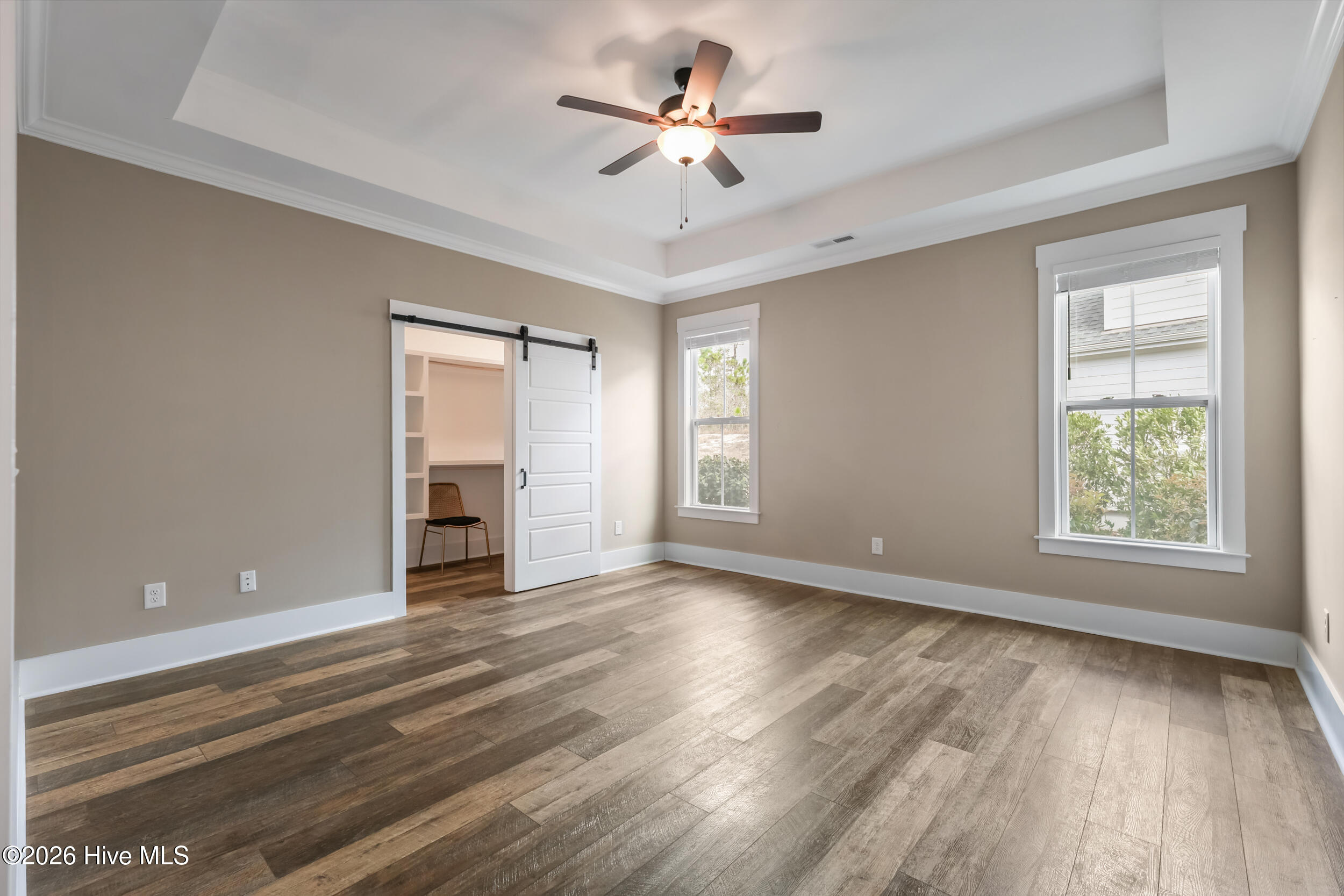 100560920 | Photo 16