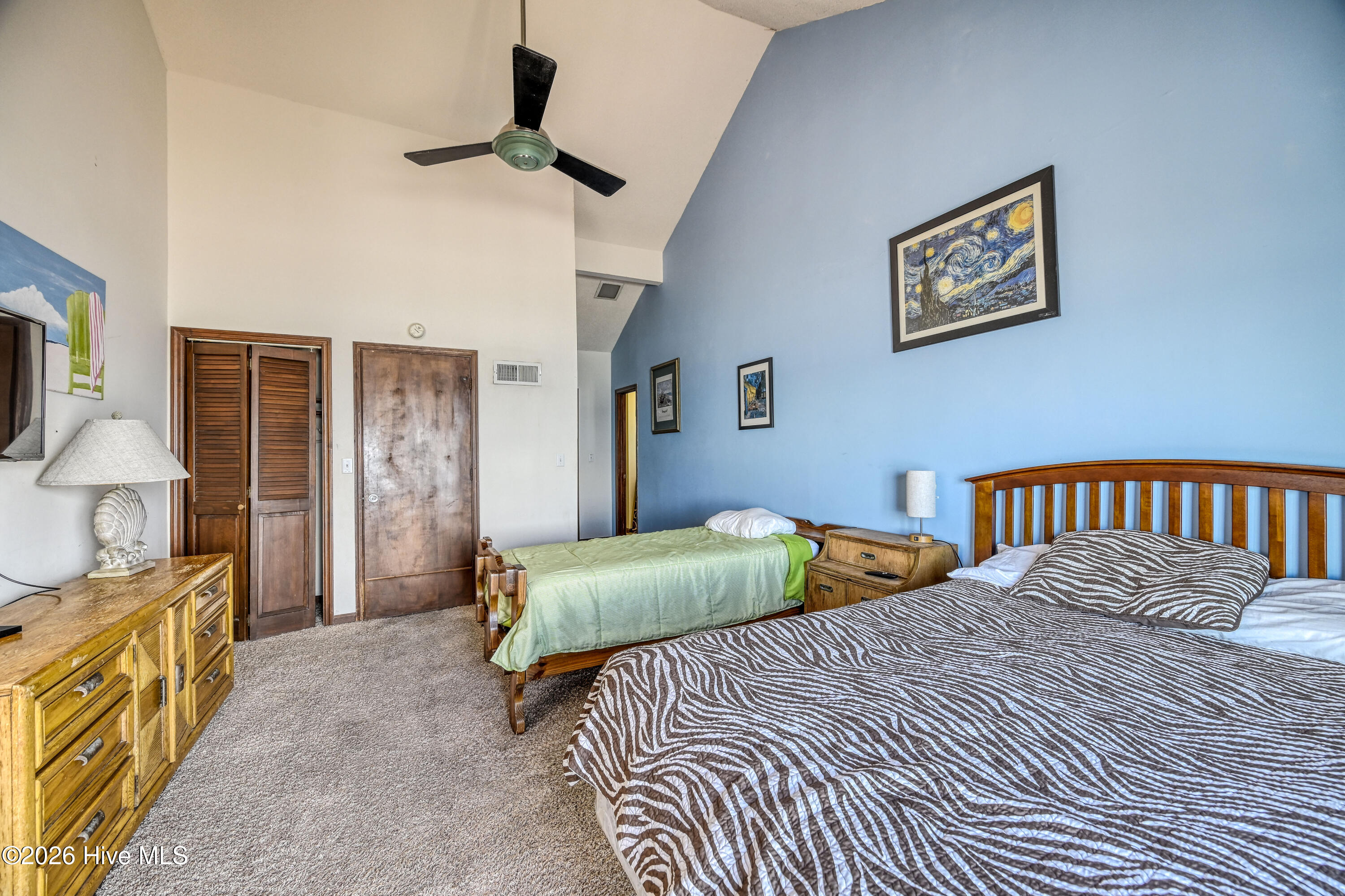 100557799 | Photo 28