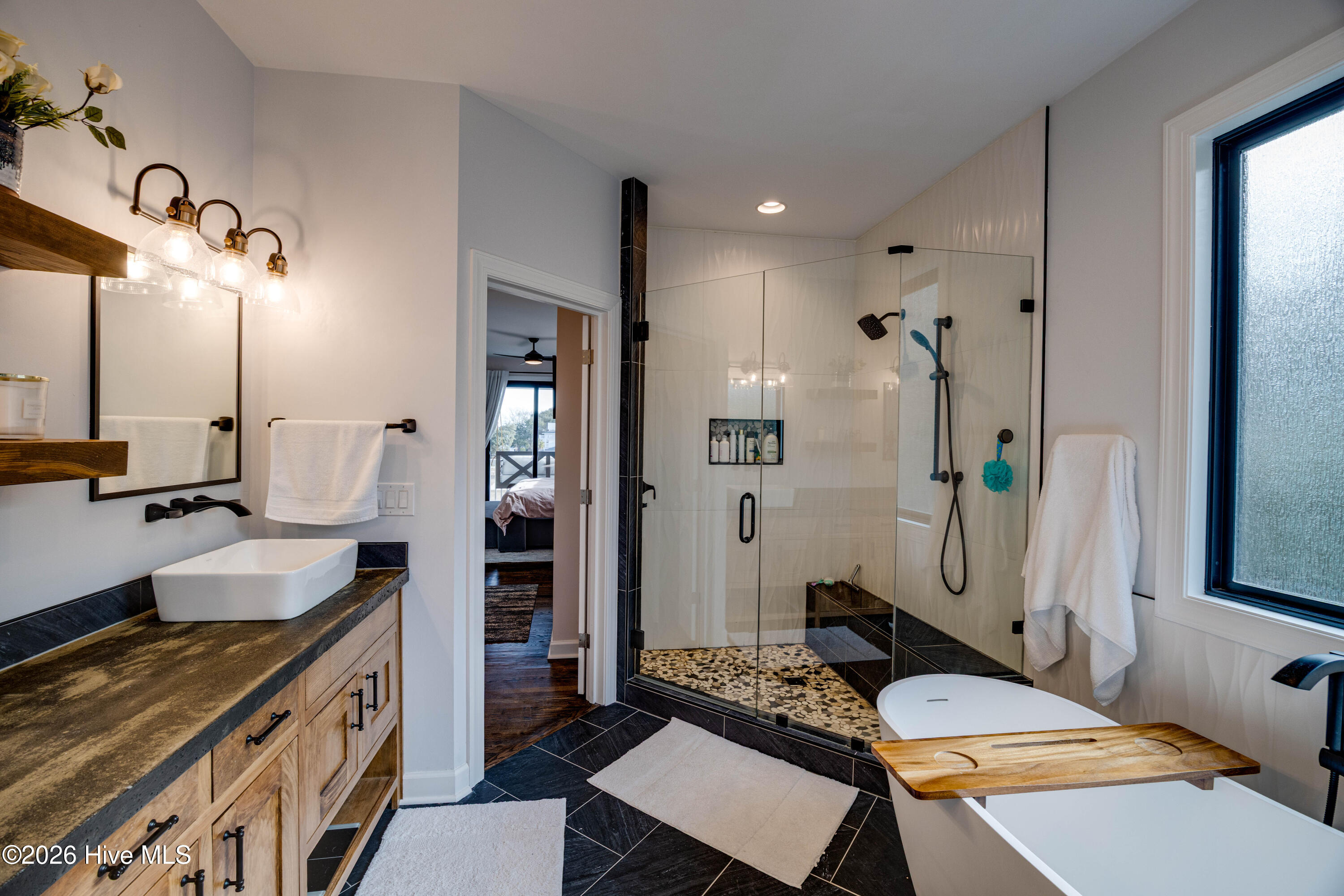 100548978 | Photo 20