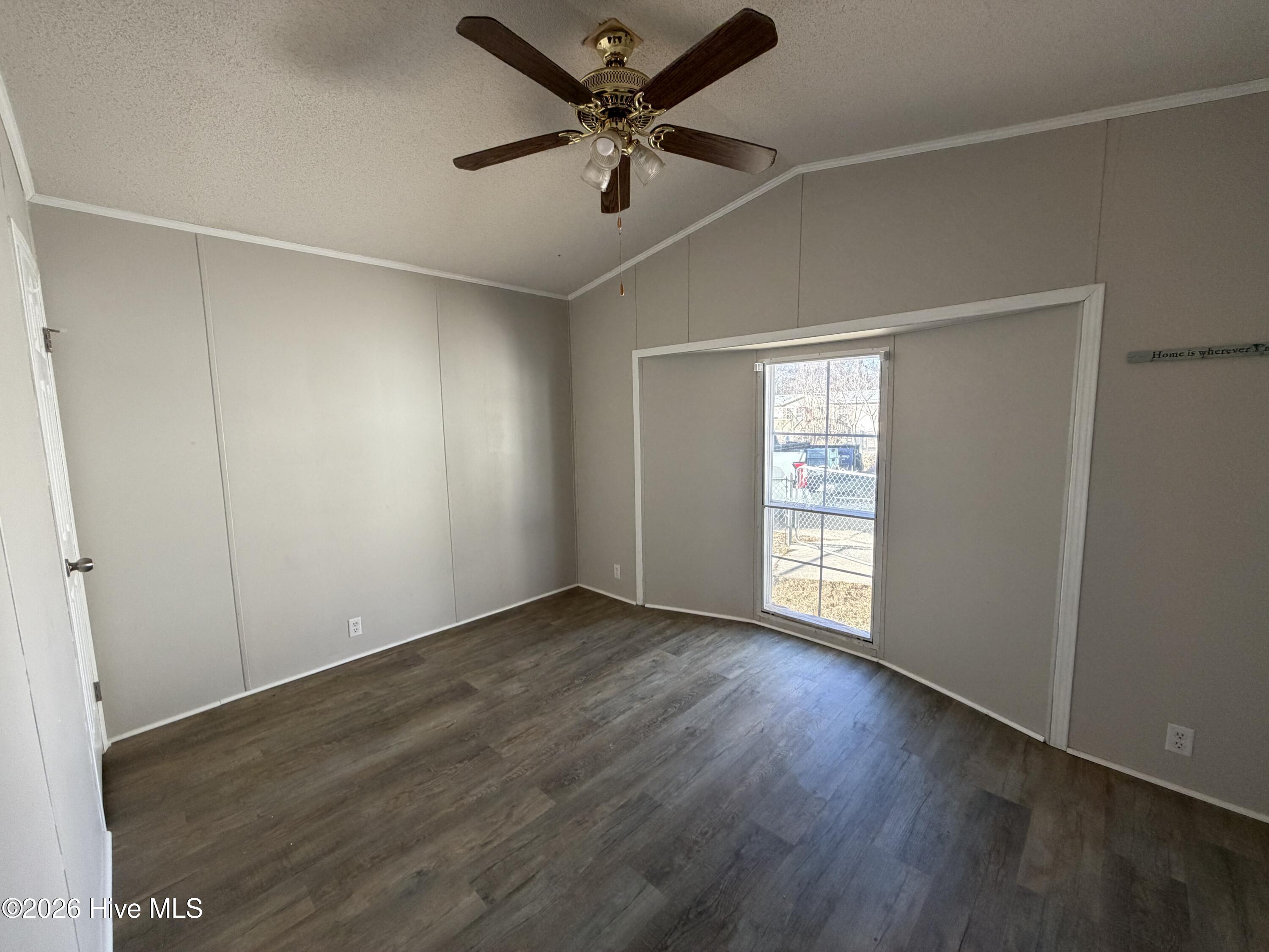 100550251 | Photo 14