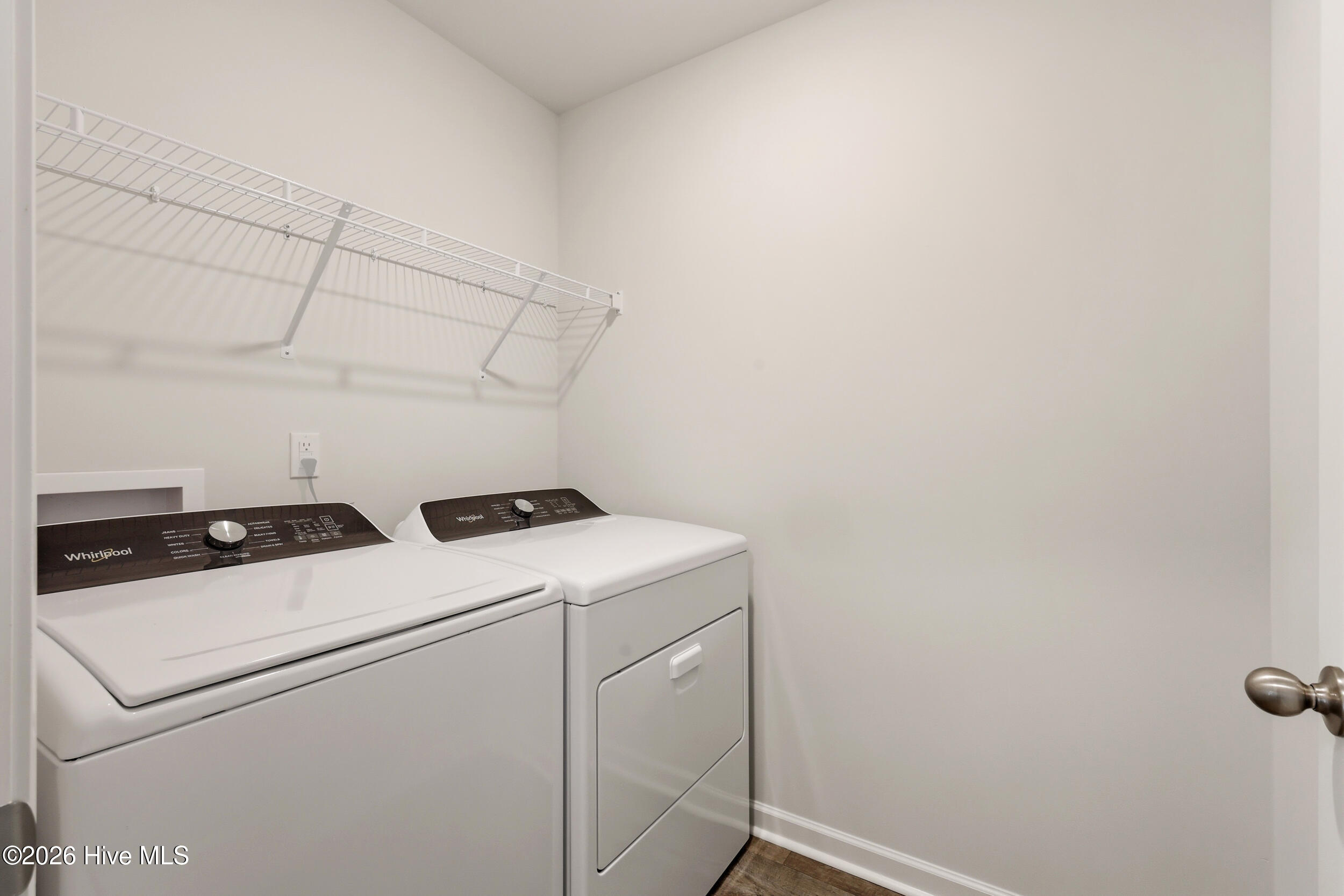 100563089 | Photo 24