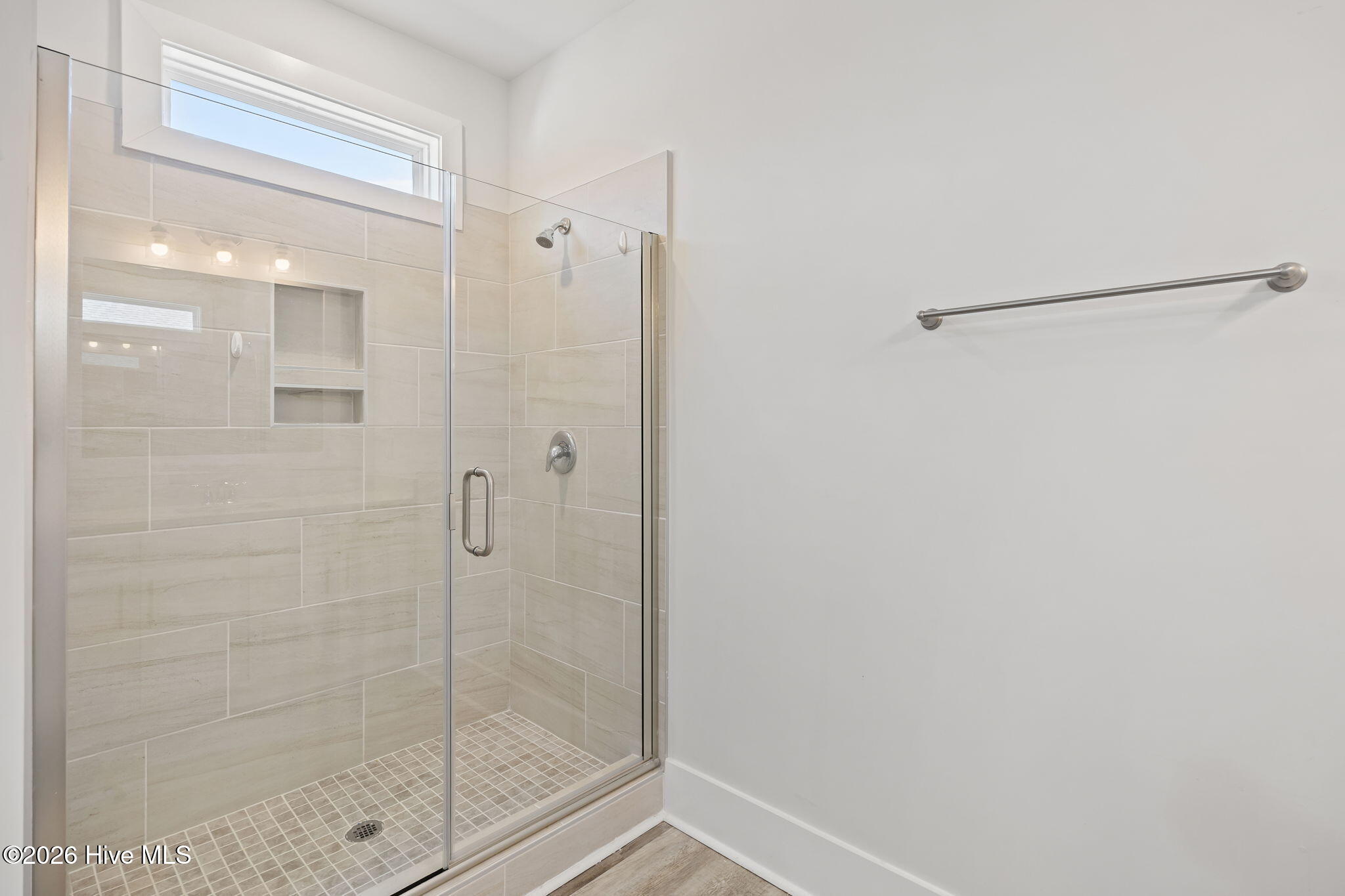 100563130 | Photo 33