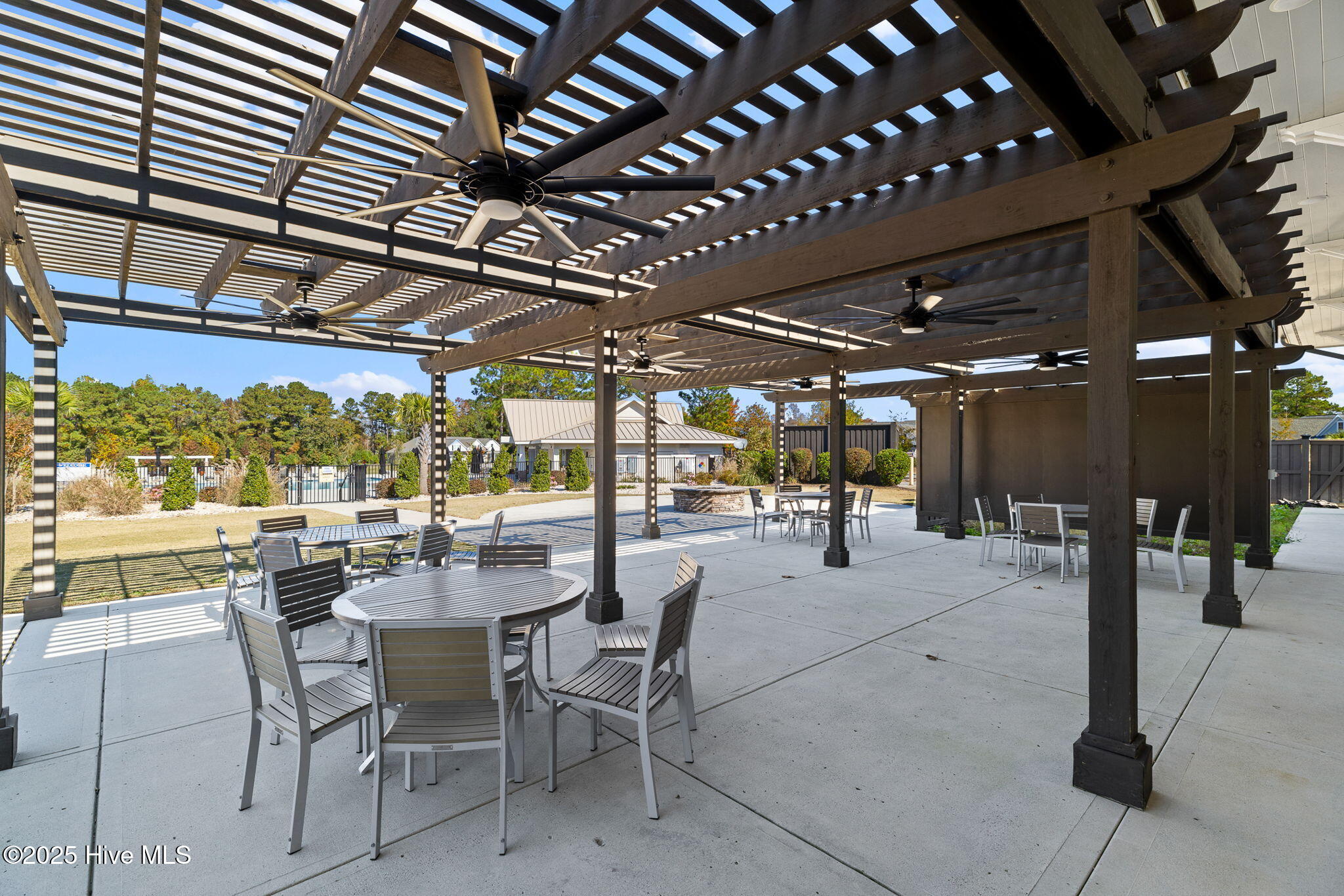 100540140 | Photo 48