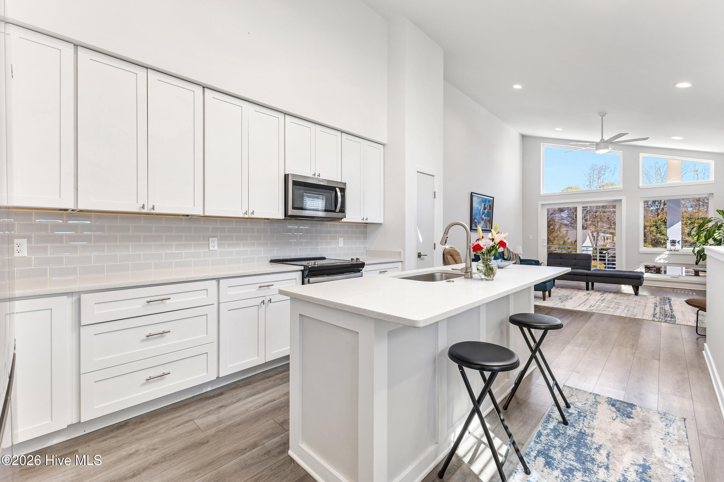 100557840 | Photo 14