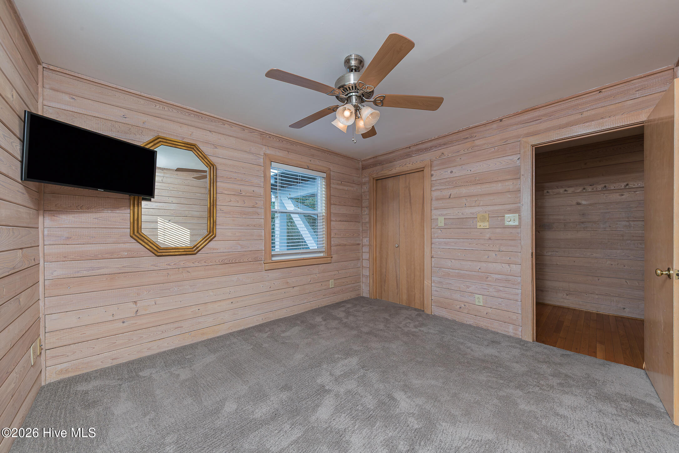 100560422 | Photo 32