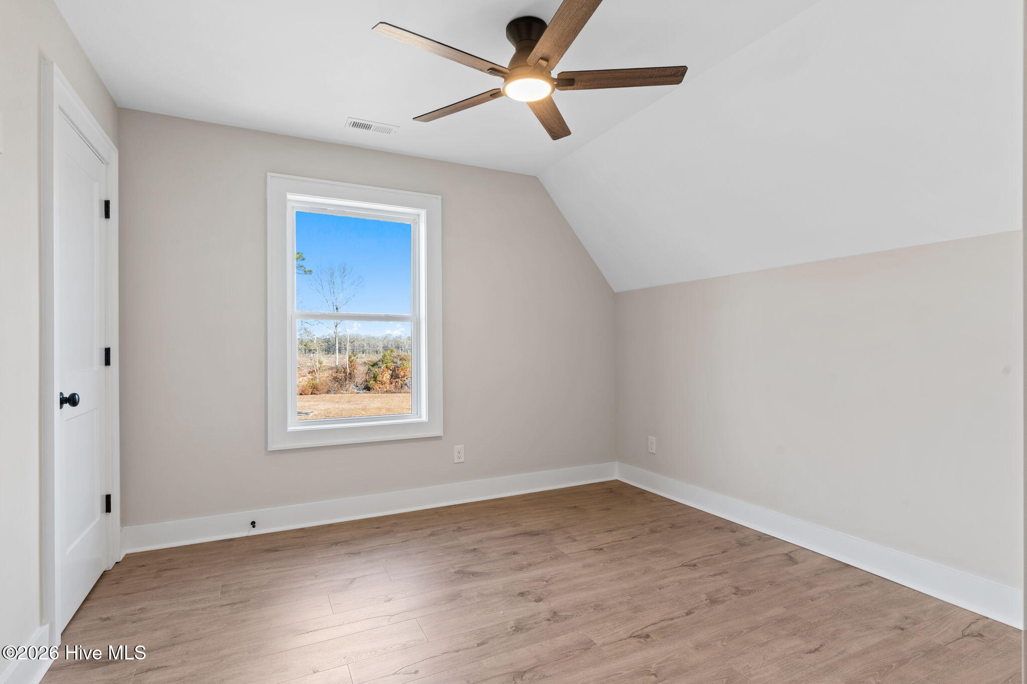 100553230 | Photo 16