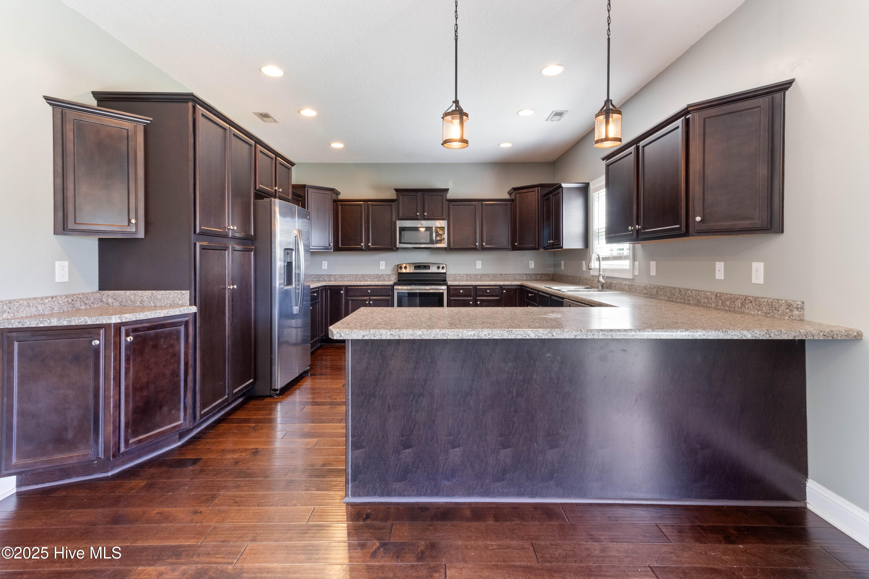 100528523 | Photo 21