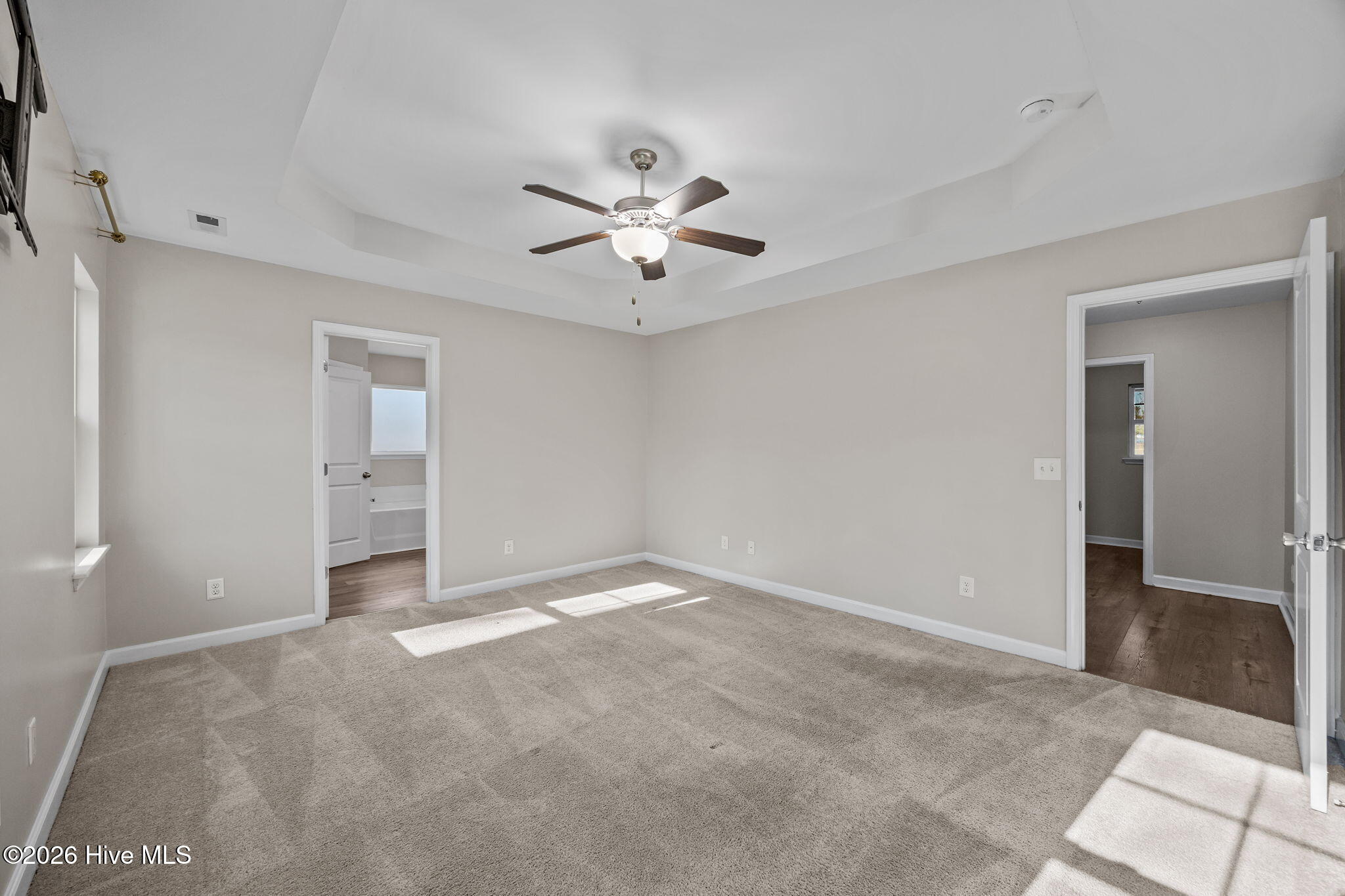 100553679 | Photo 18