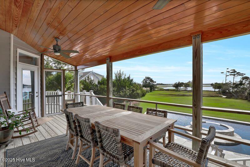 100533910 | Photo 30