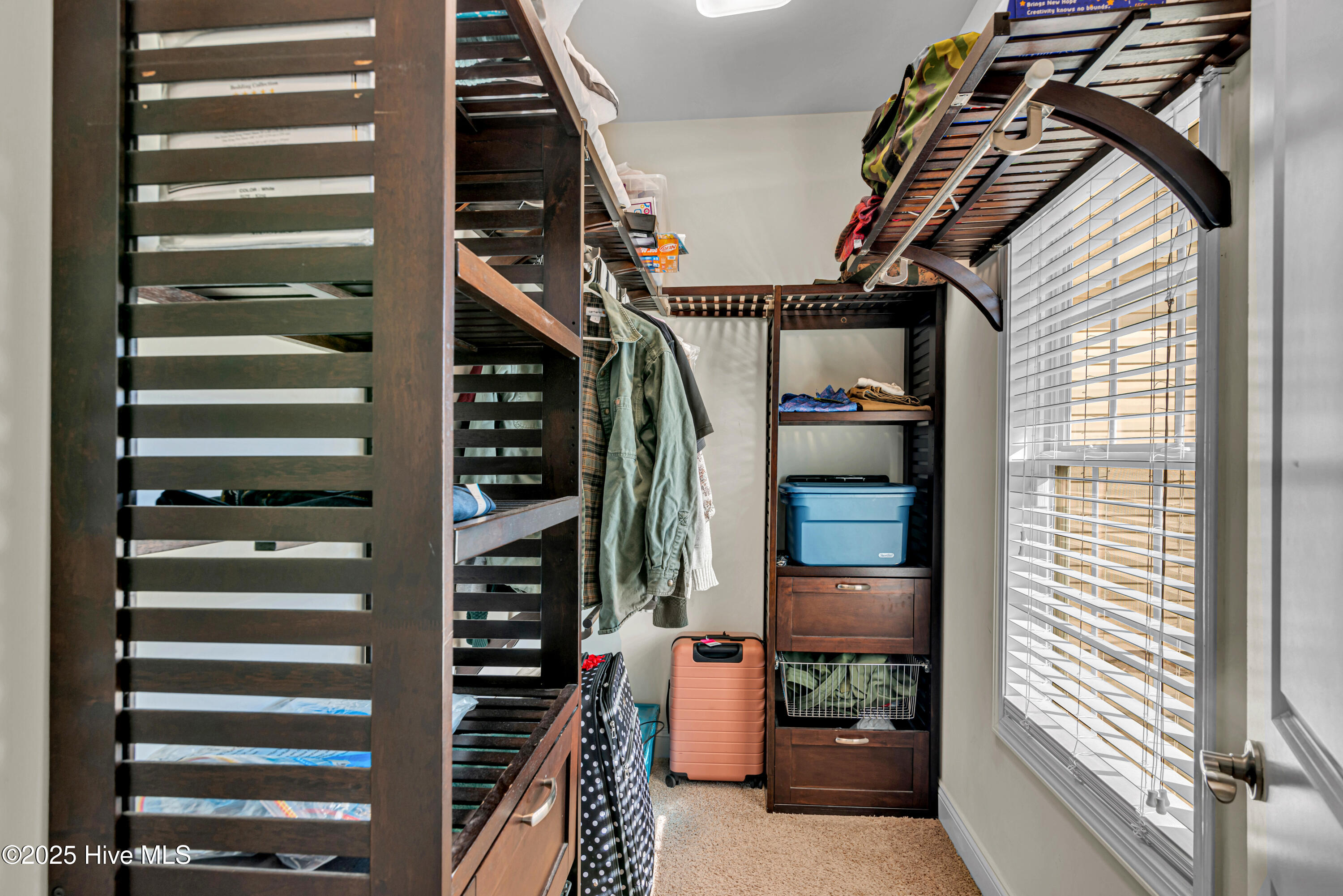 100545574 | Photo 35