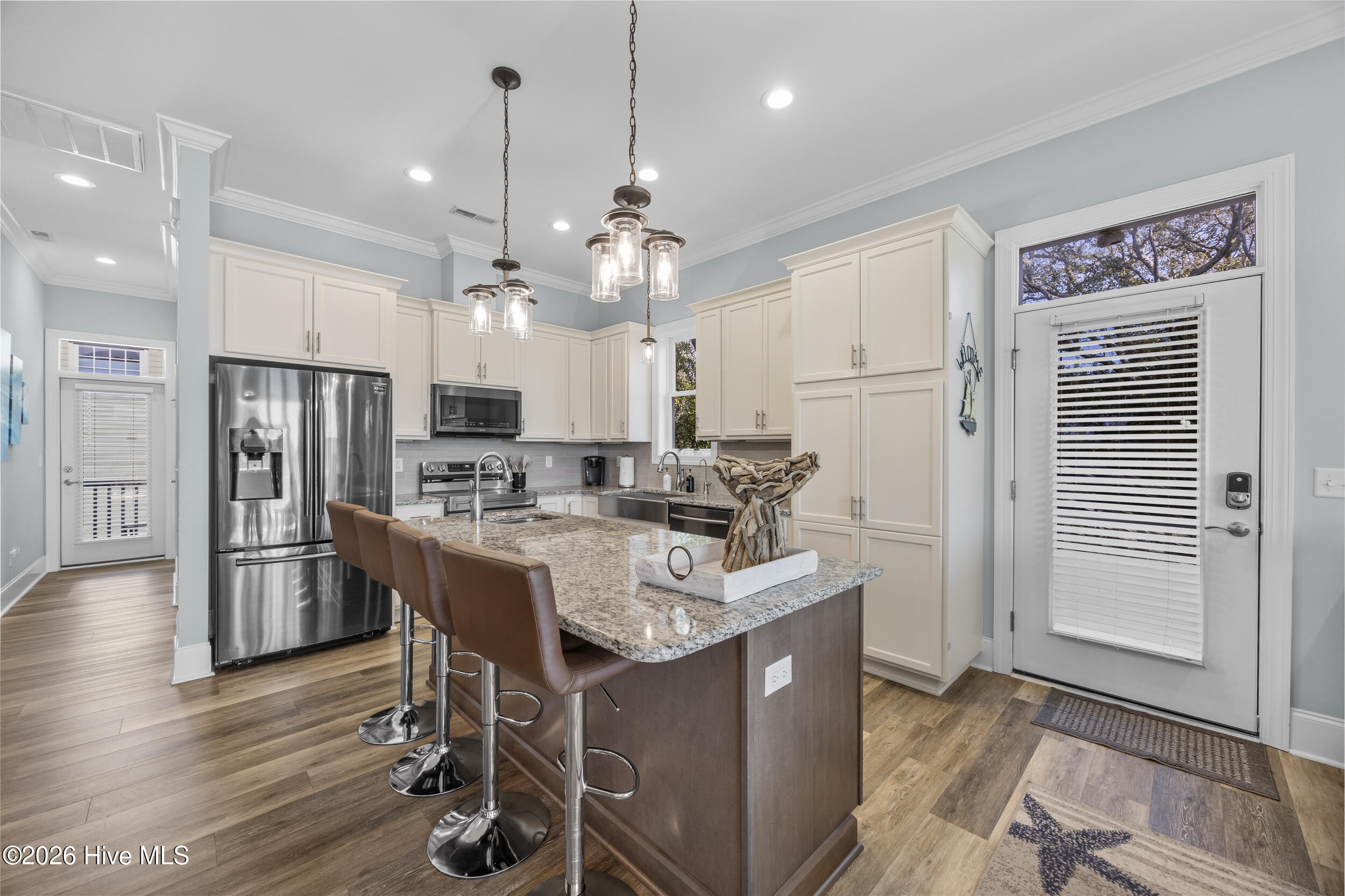 100562655 | Photo 15