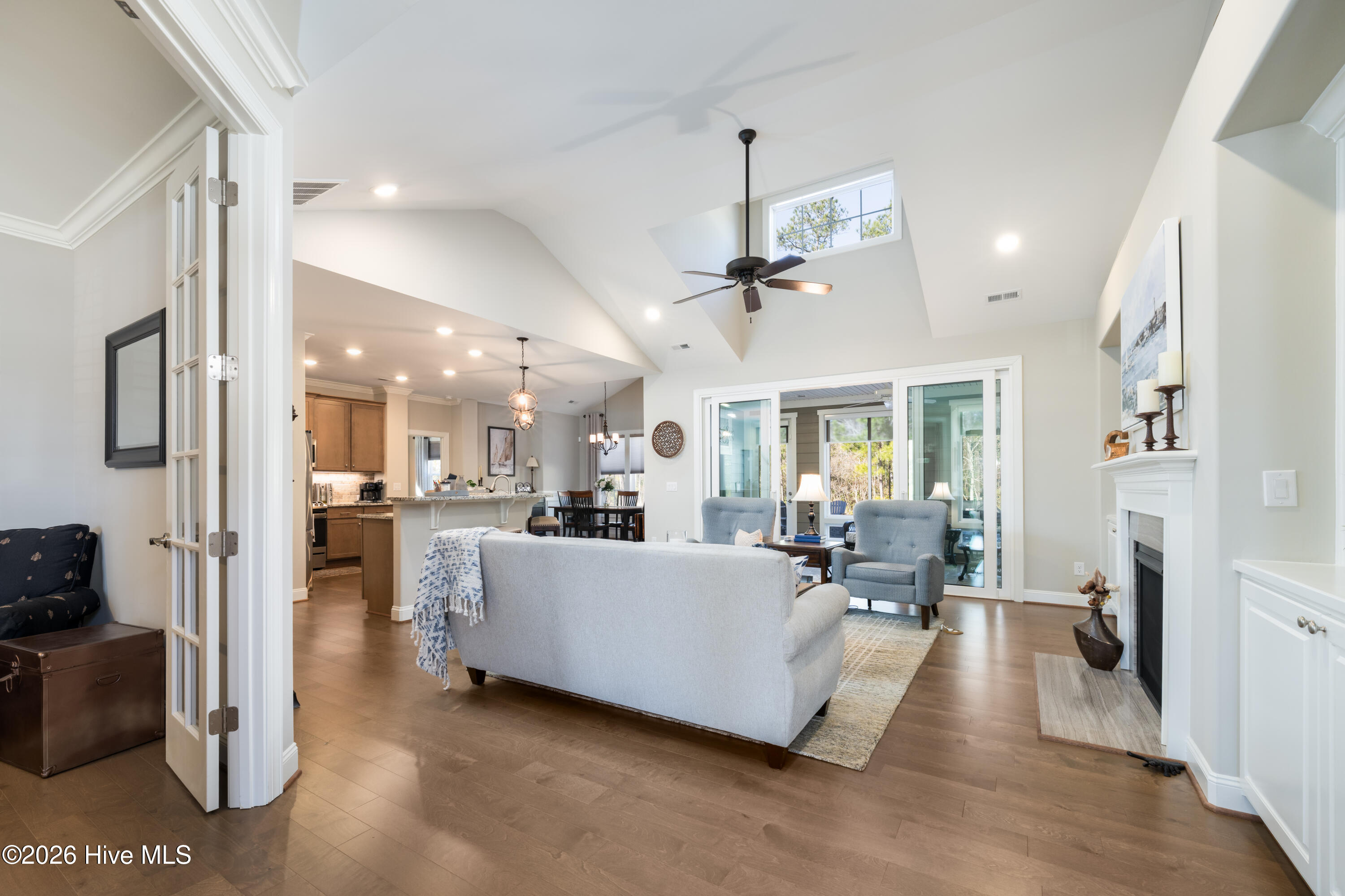 100553461 | Photo 13