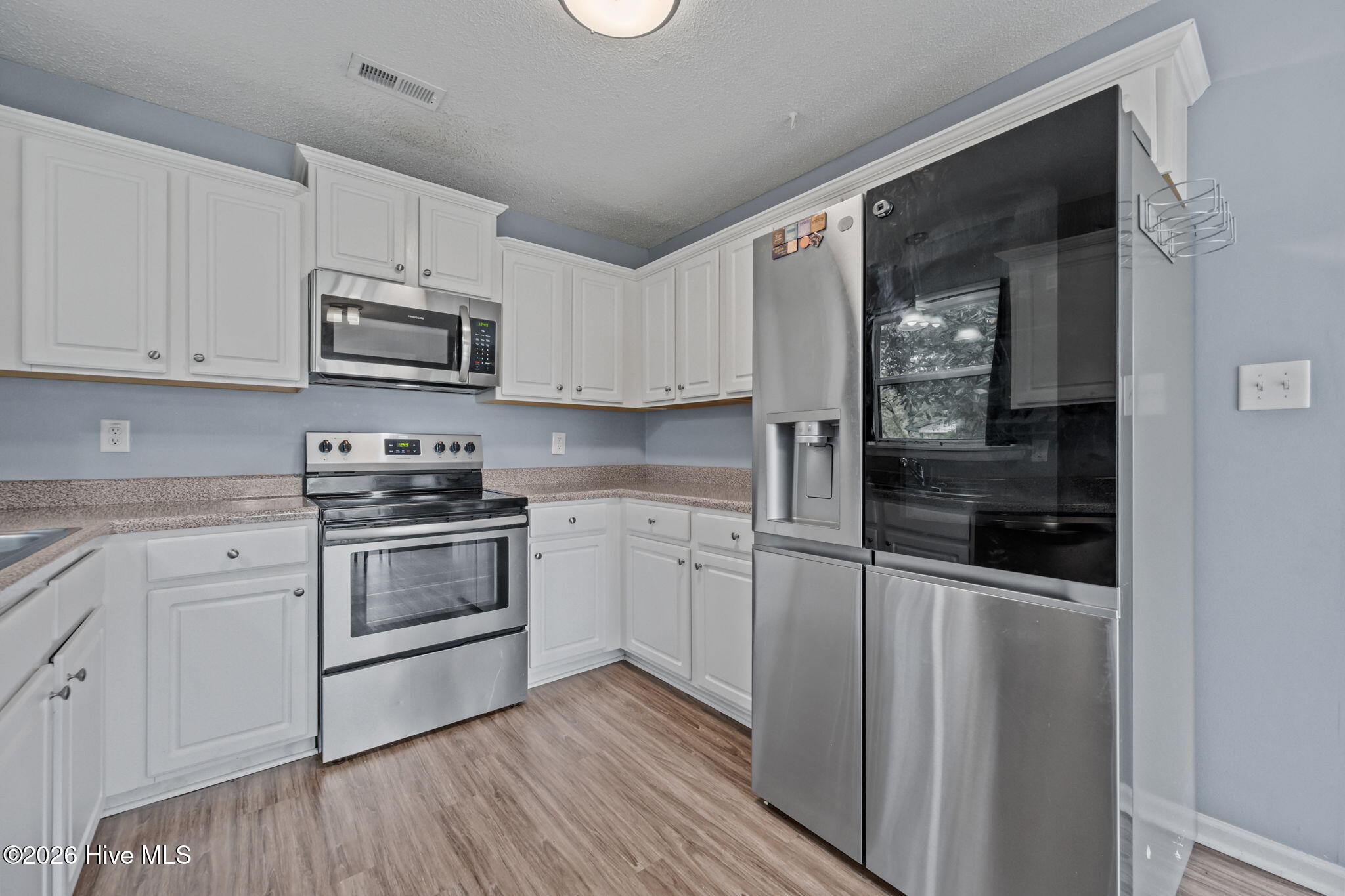 100563828 | Photo 12