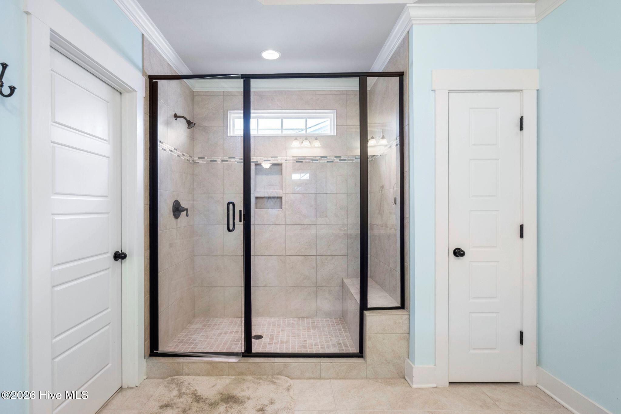 100558844 | Photo 35