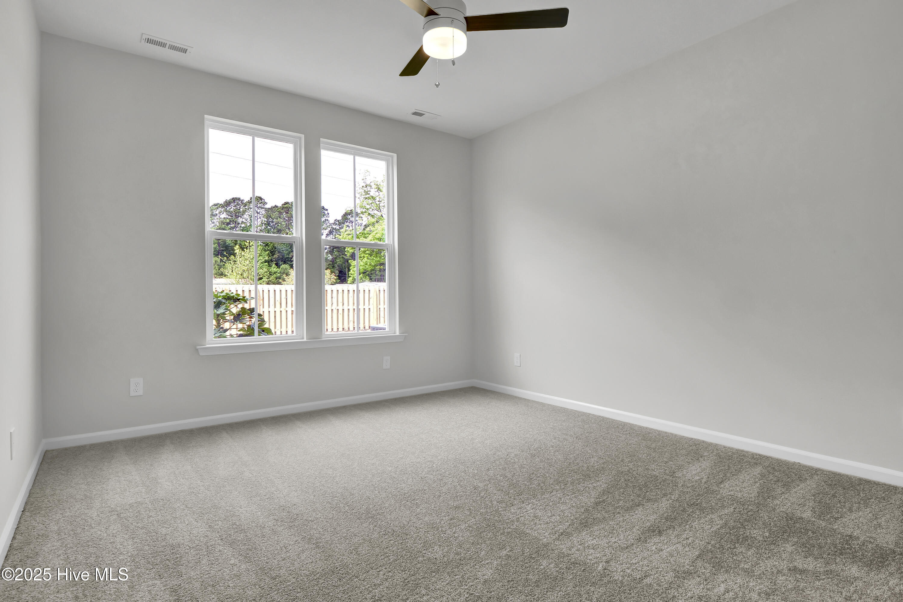 100490369 | Photo 14