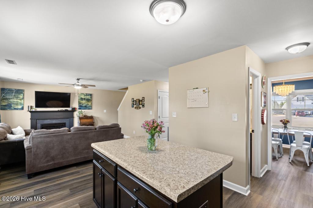 100561745 | Photo 13