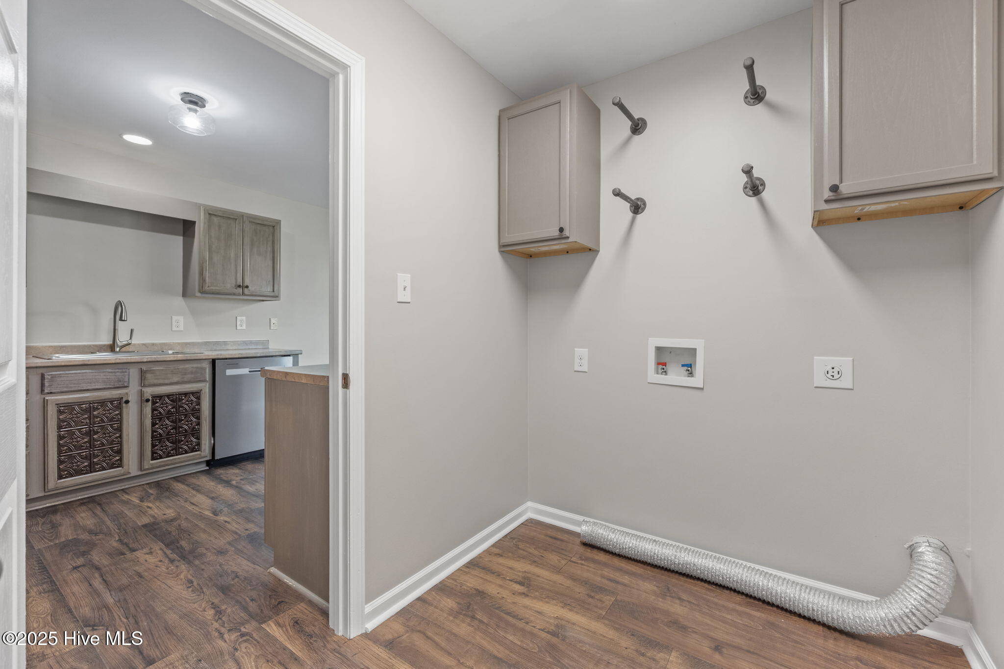 100539227 | Photo 16