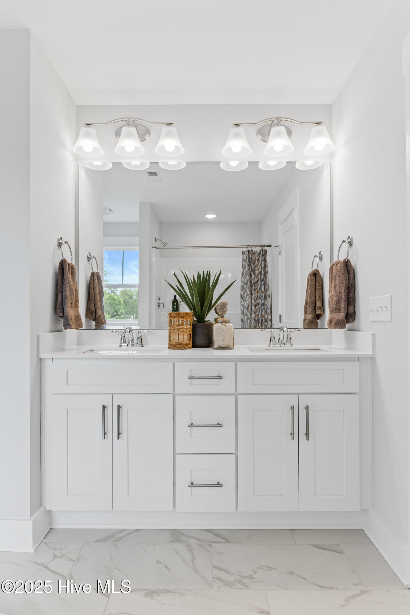 100526530 | Photo 23