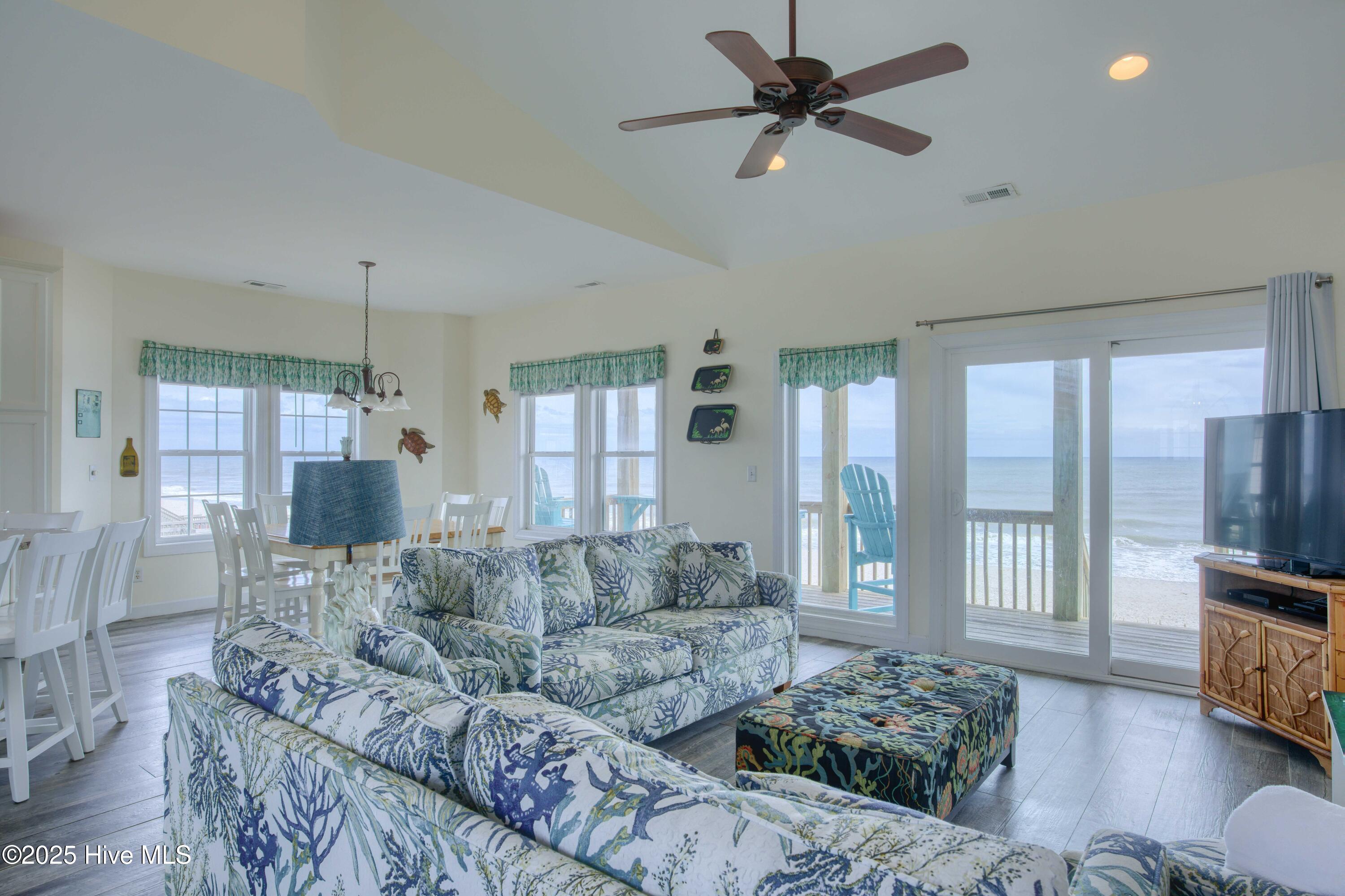 100529983 | Photo 14