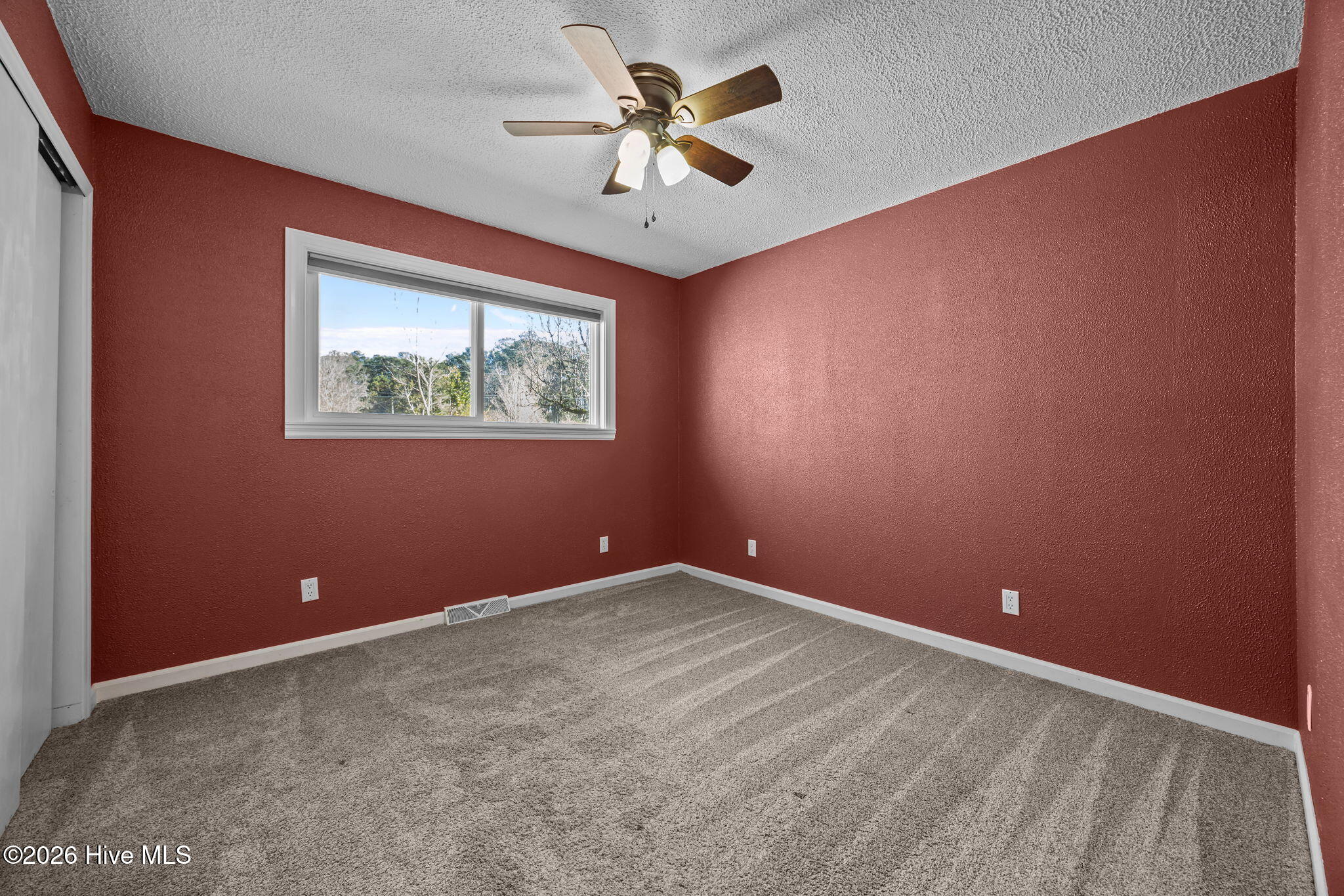 100548233 | Photo 18