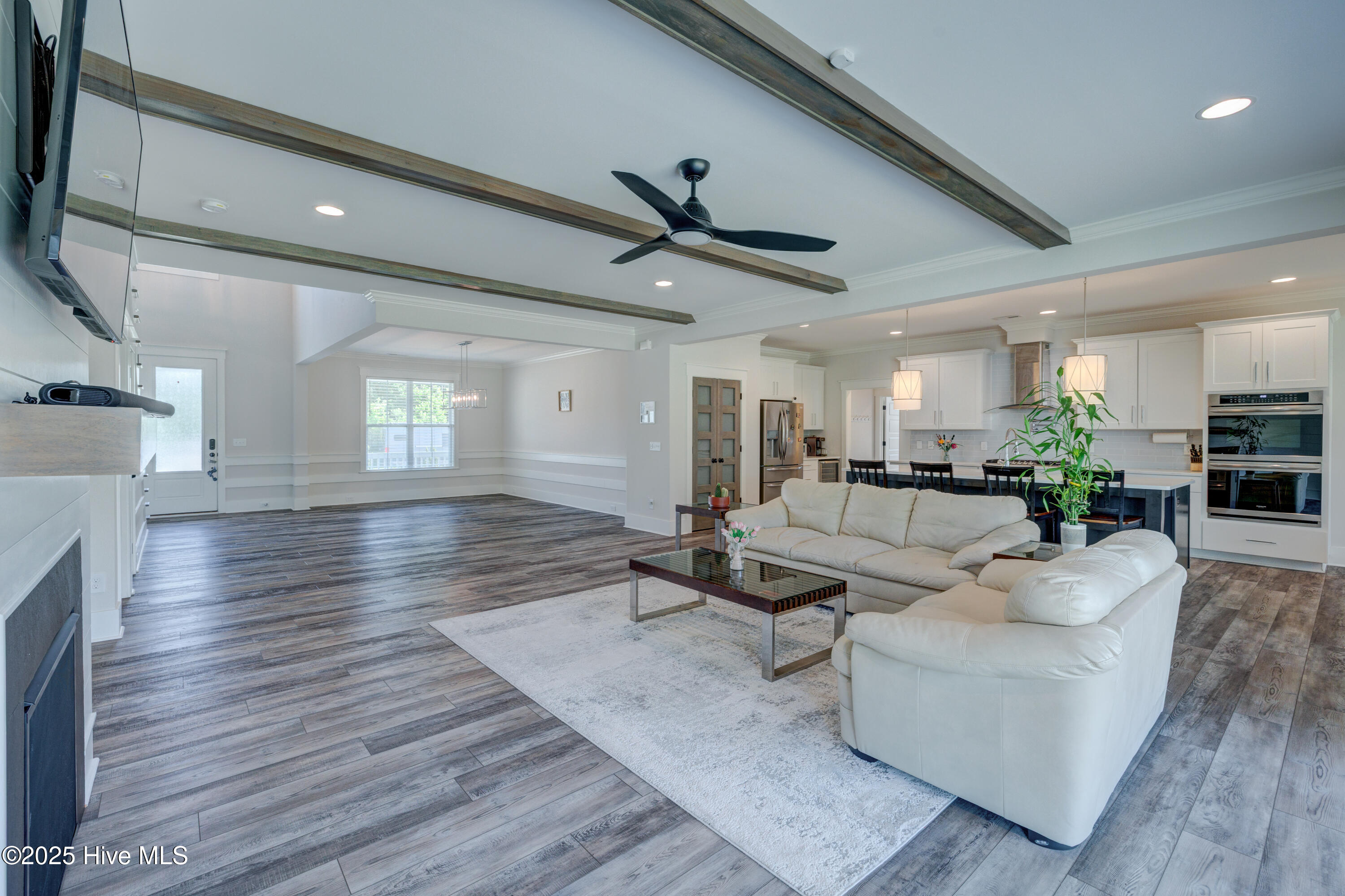 100553417 | Photo 19